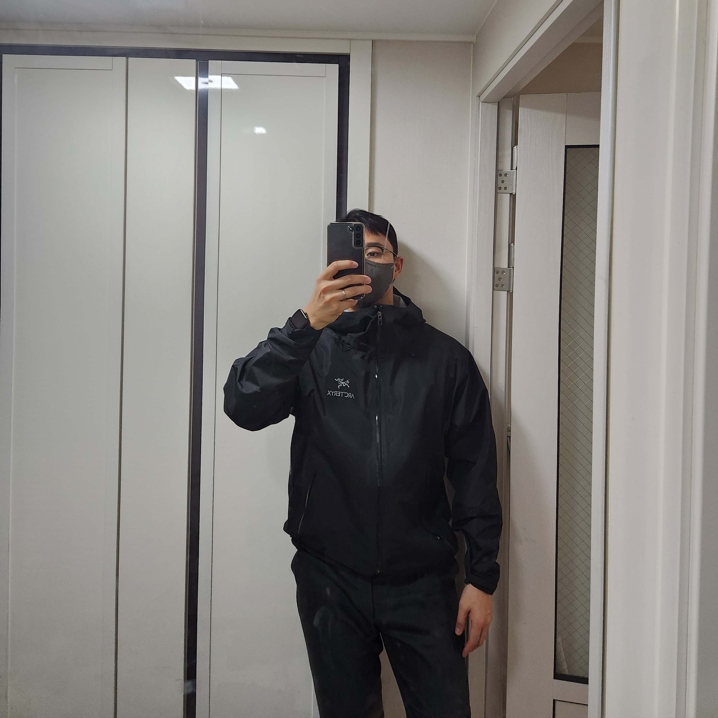 Arc'teryx Beta LT Jacket Black 착용 스타일