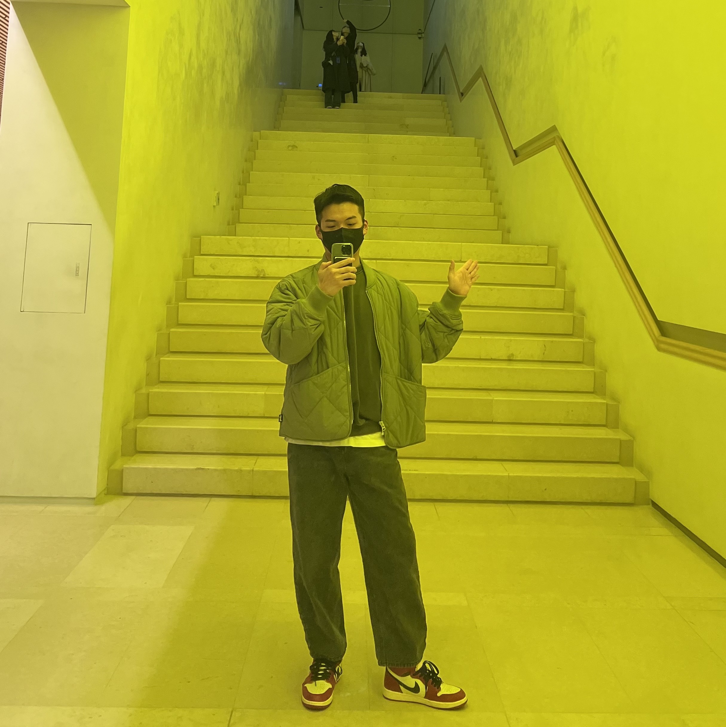 Stussy Dice Quilted Liner Jacket Olive, Jordan 1 Retro High OG Chicago 2022 착용 스타일 - 2