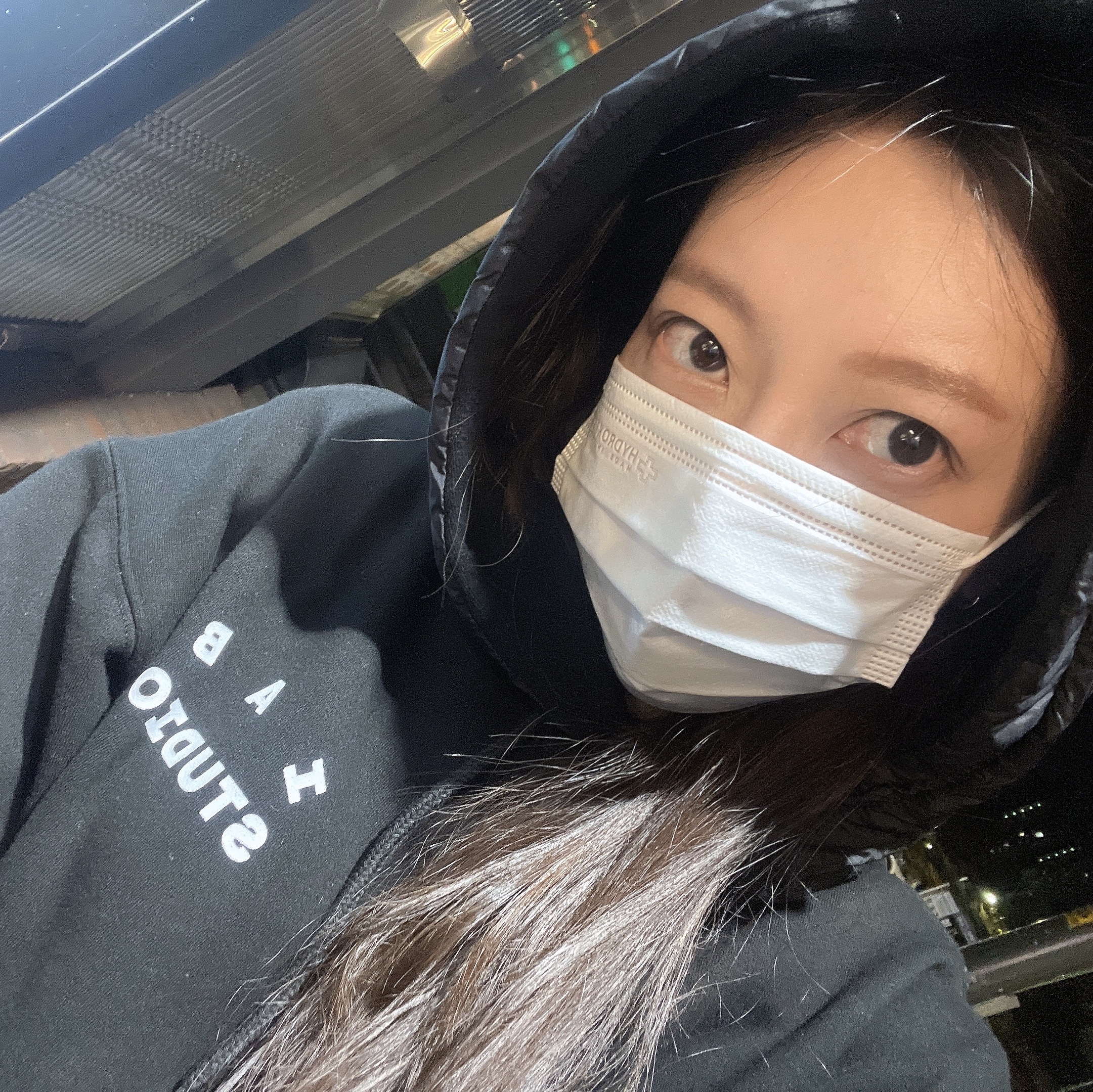 IAB Studio Woven Hoodie Black 착용 스타일