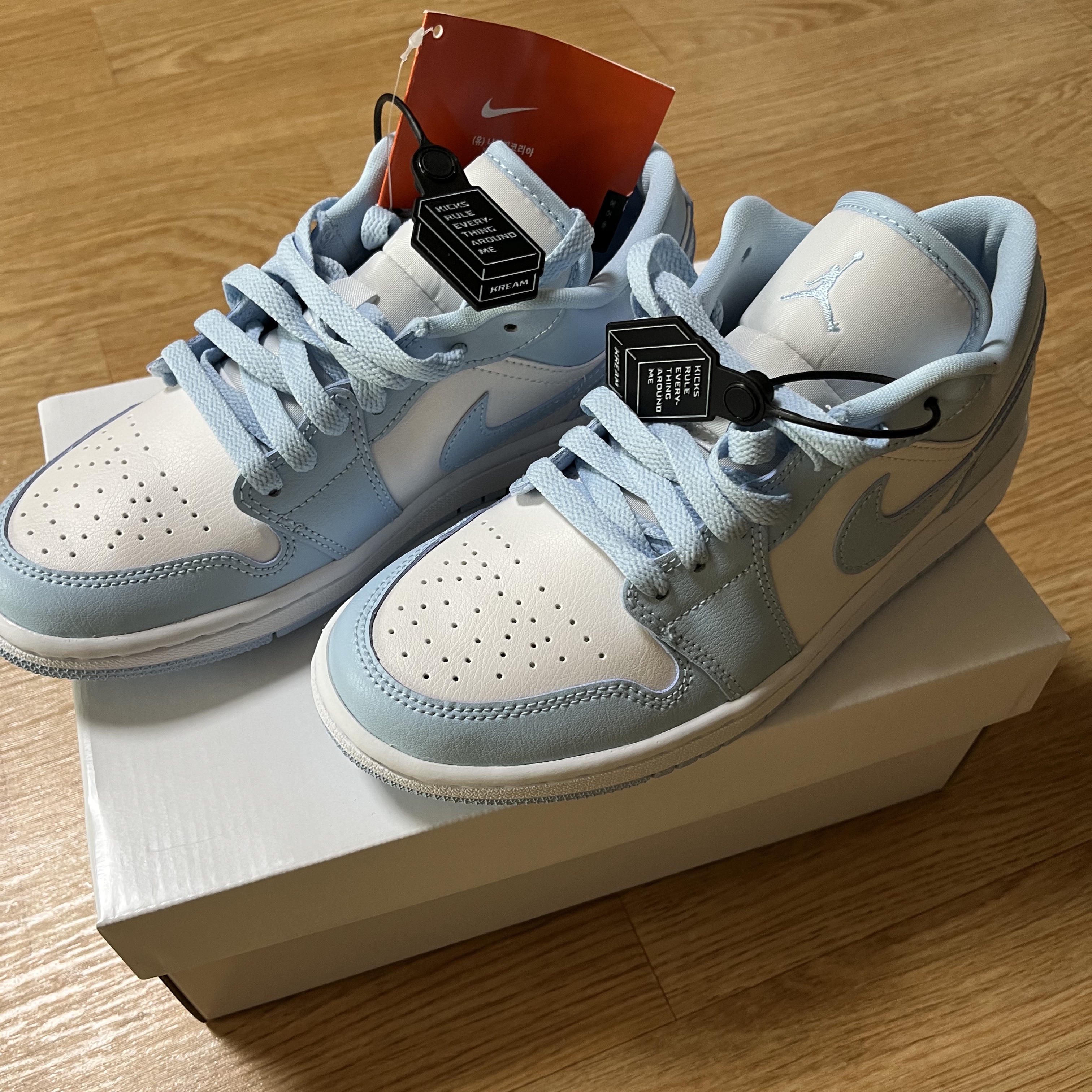 (W) Jordan 1 Low White Ice Blue 착용 스타일 - 1