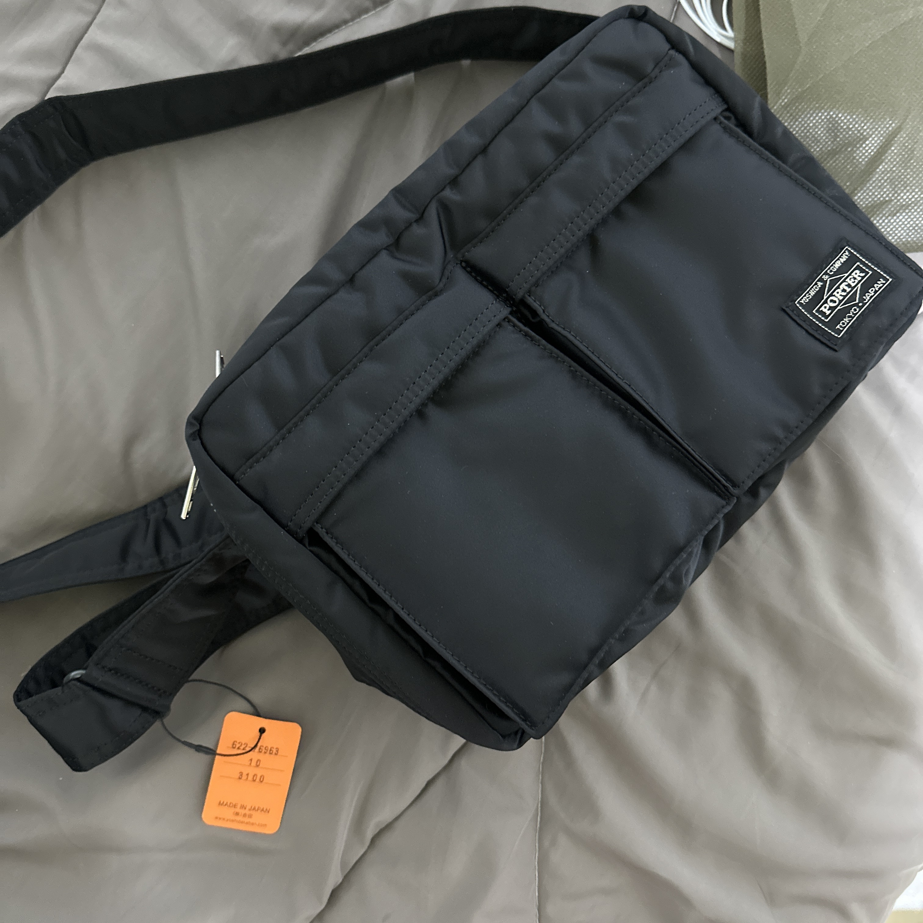 Porter Tanker Shoulder Bag S Black 착용 스타일