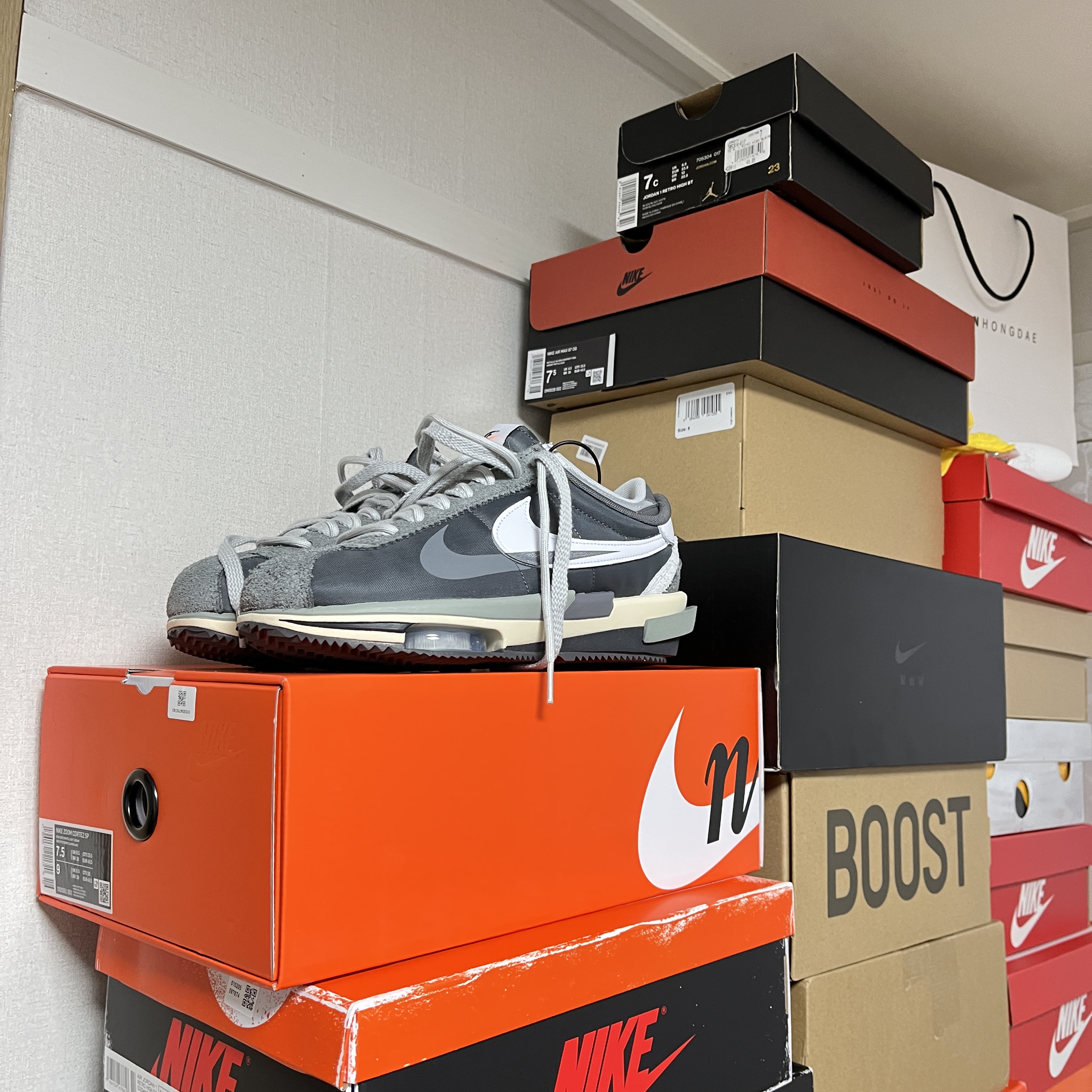 Nike x Sacai Zoom Cortez SP Iron Grey 착용 스타일 - 3