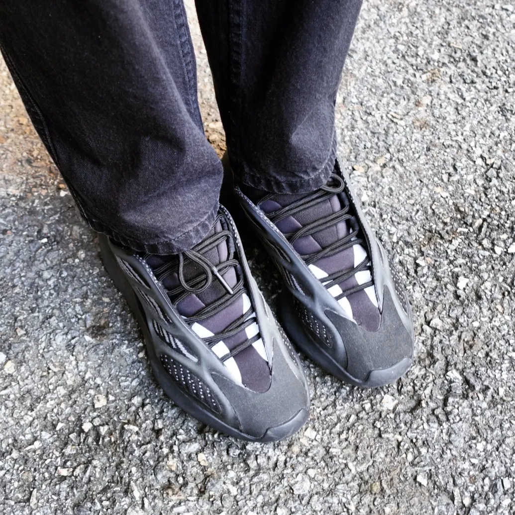 Adidas Yeezy 700 V3 Alvah 착용 스타일 - 5
