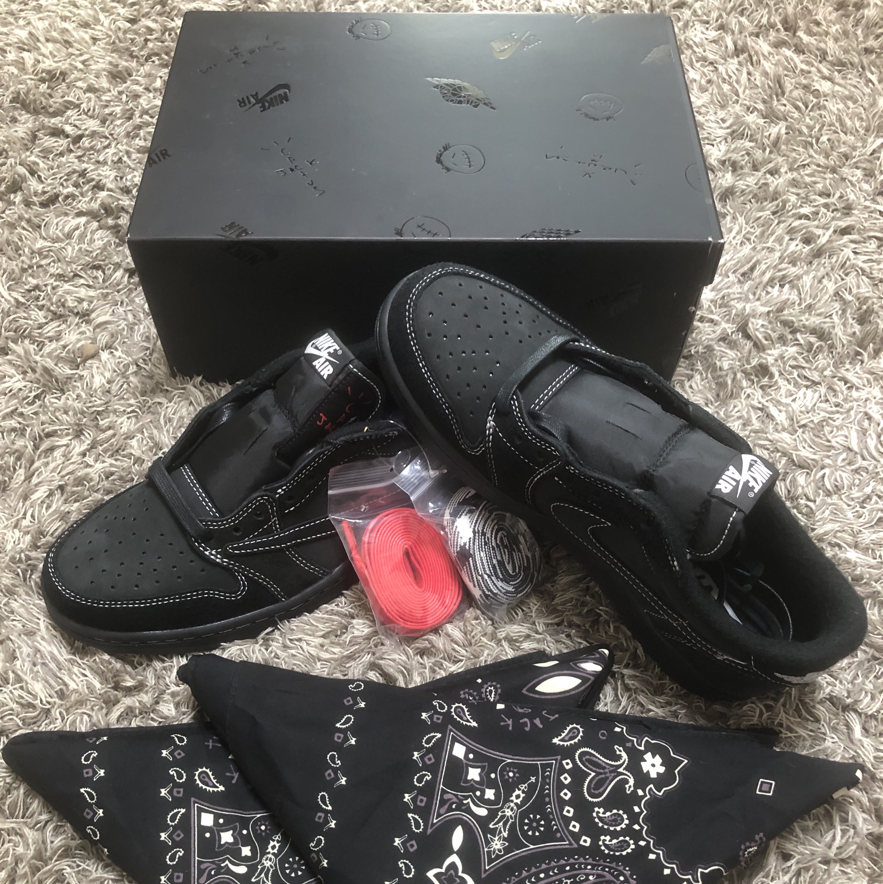 Jordan 1 x Travis Scott Retro Low OG SP Black Phantom 착용 스타일