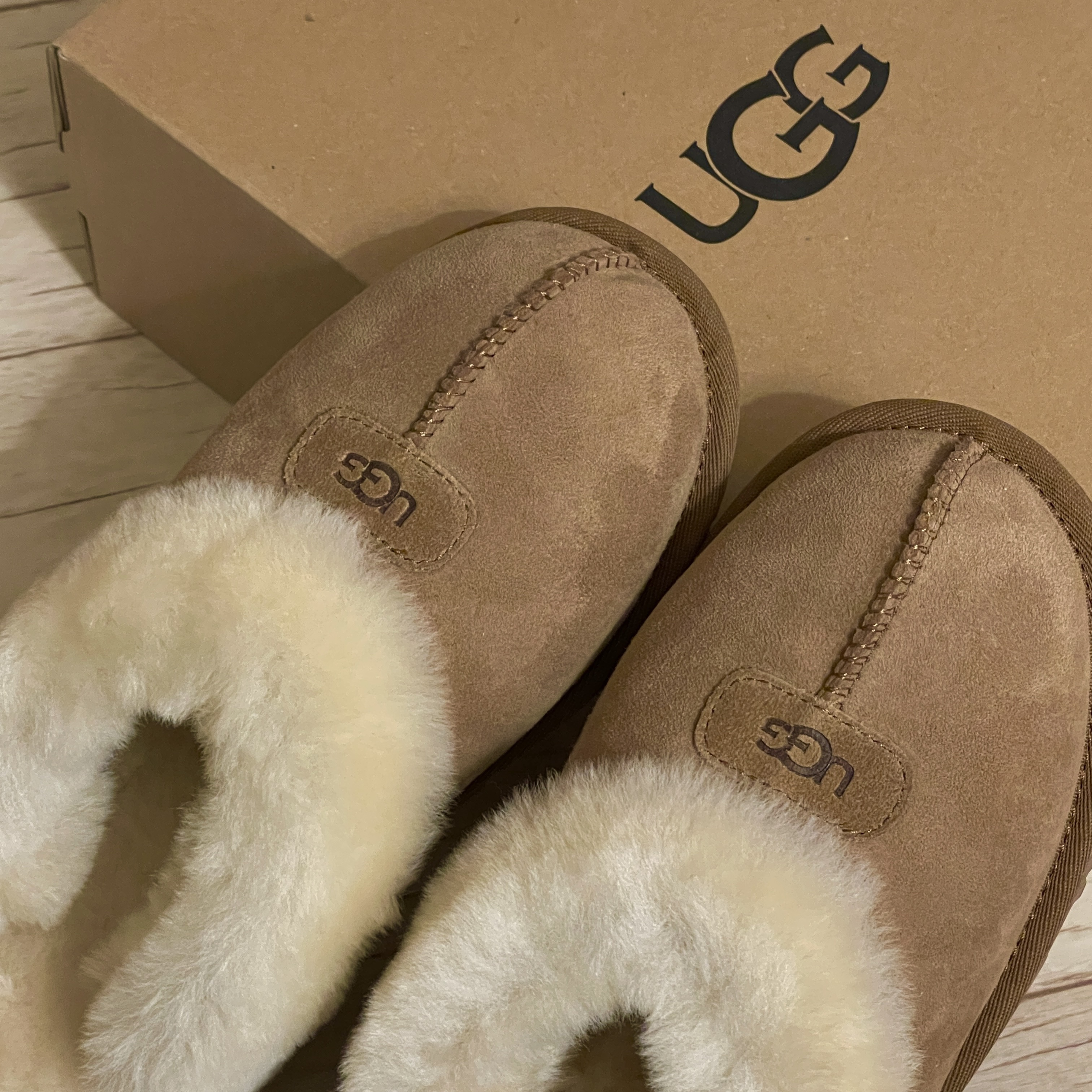 (W) UGG Coquette Slipper Chestnut 착용 스타일