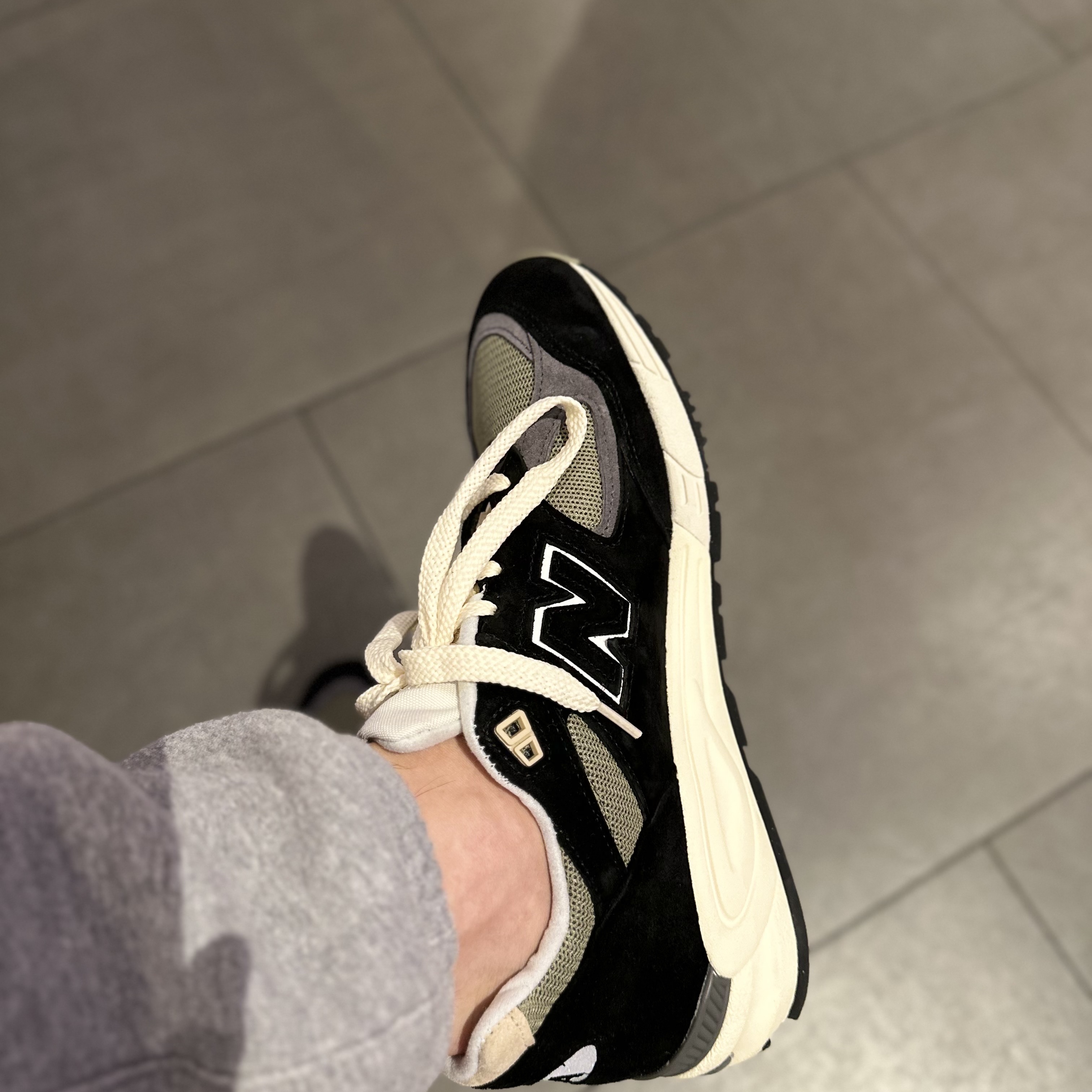 New Balance 990v2 Made in USA Black True camo 착용 스타일 - 2