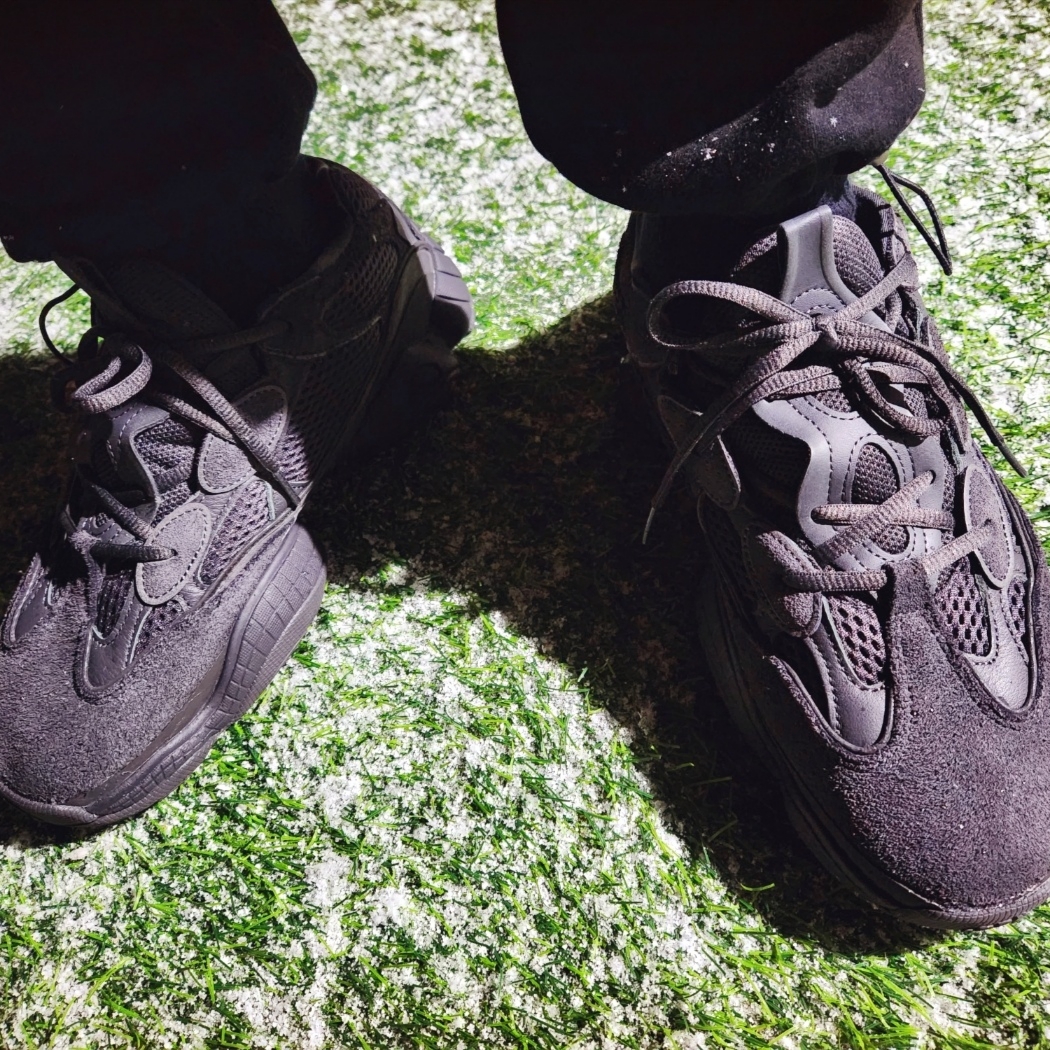 Adidas Yeezy 500 Utility Black 2018/2020 착용 스타일 - 4