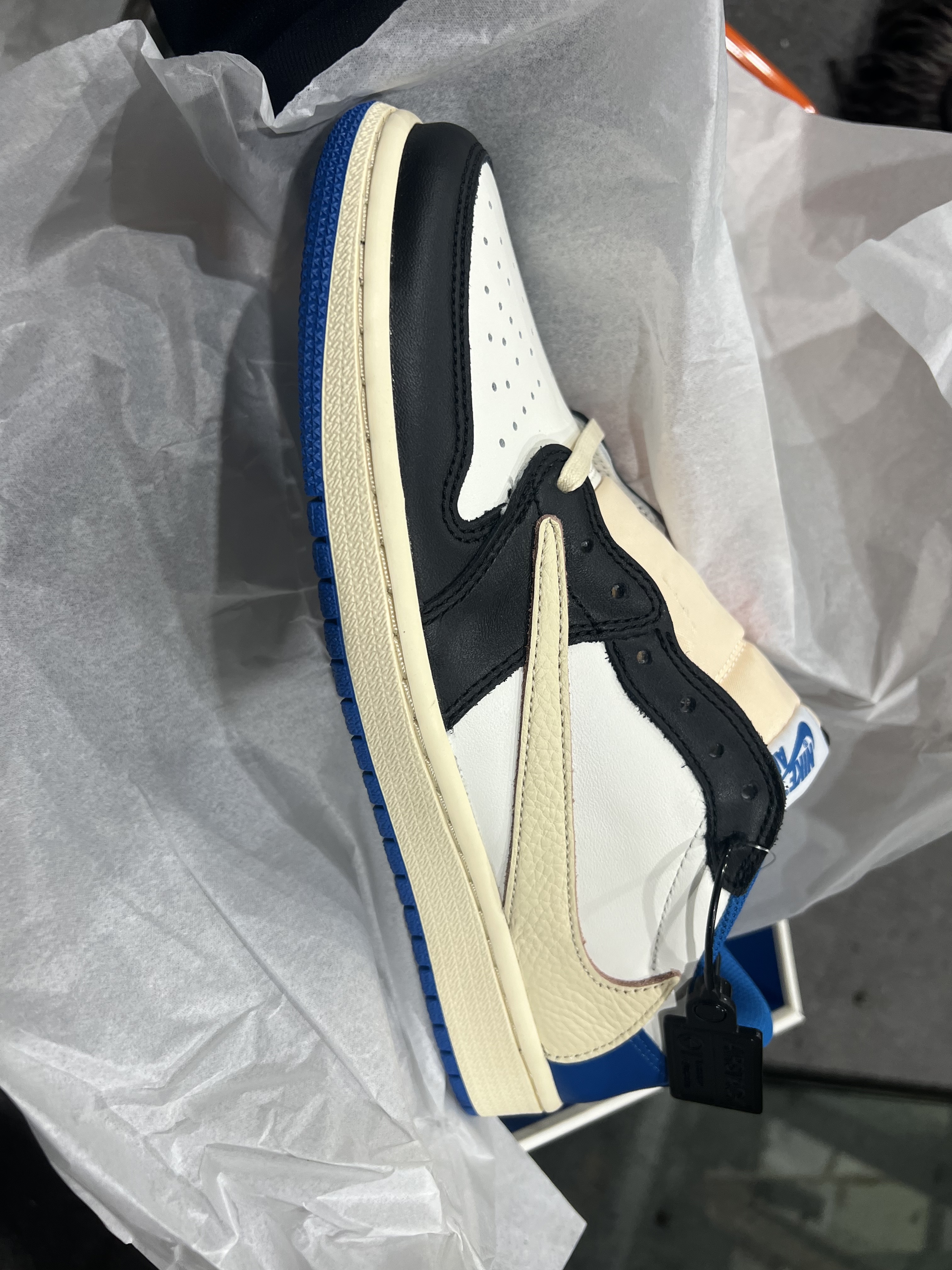 Jordan 1 x Travis Scott x Fragment Retro Low OG SP Military Blue 착용 스타일