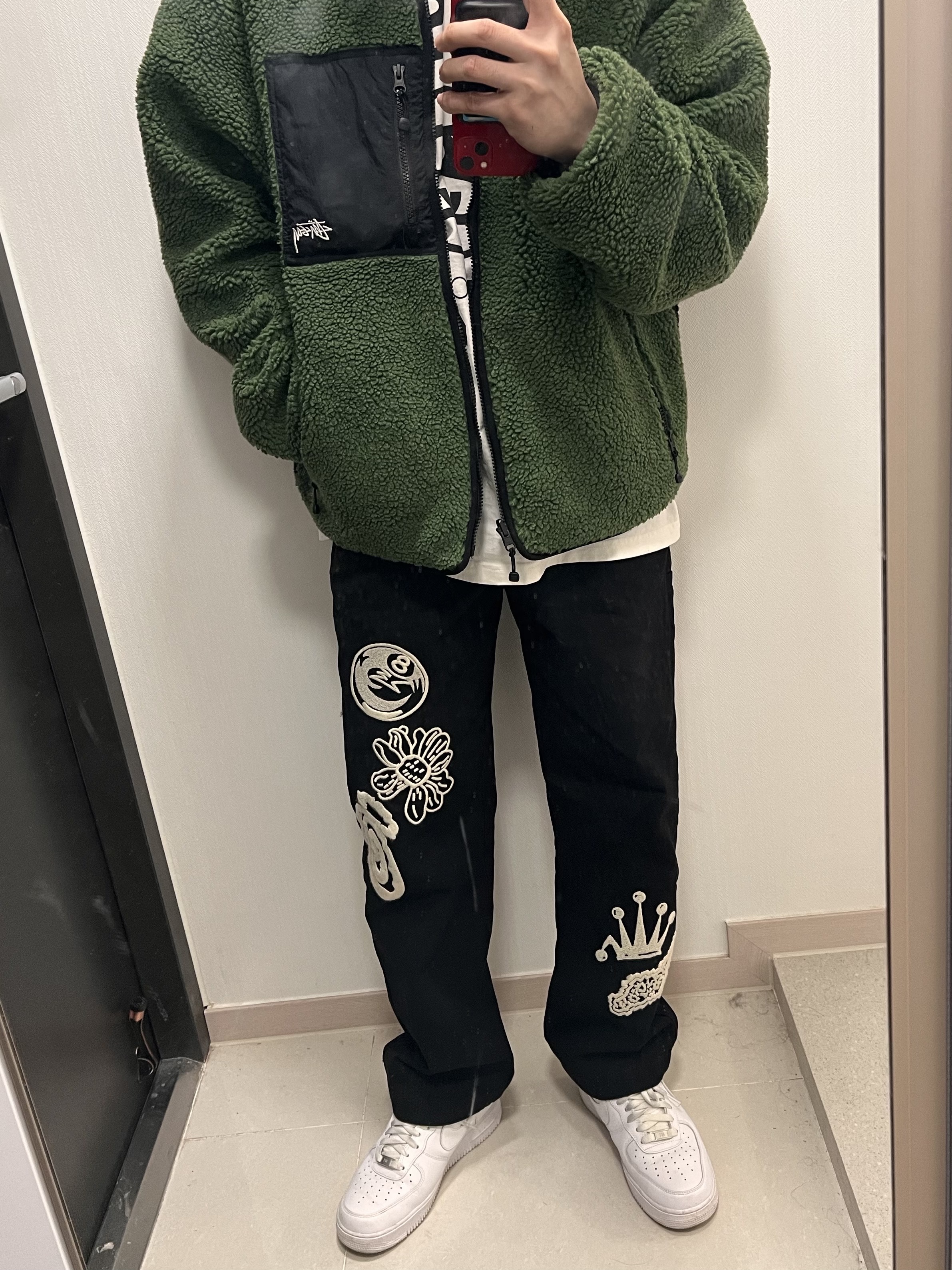 Stussy Noma Icon Beach Pants Washed Black, Stussy 8 Ball Sherpa Jacket Green 착용 스타일