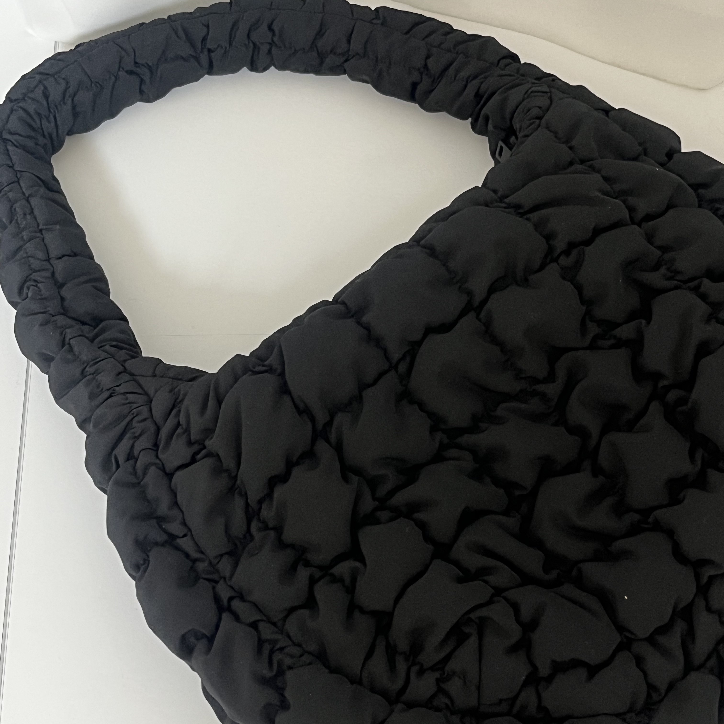 COS Quilted Mini Bag Black 착용 스타일