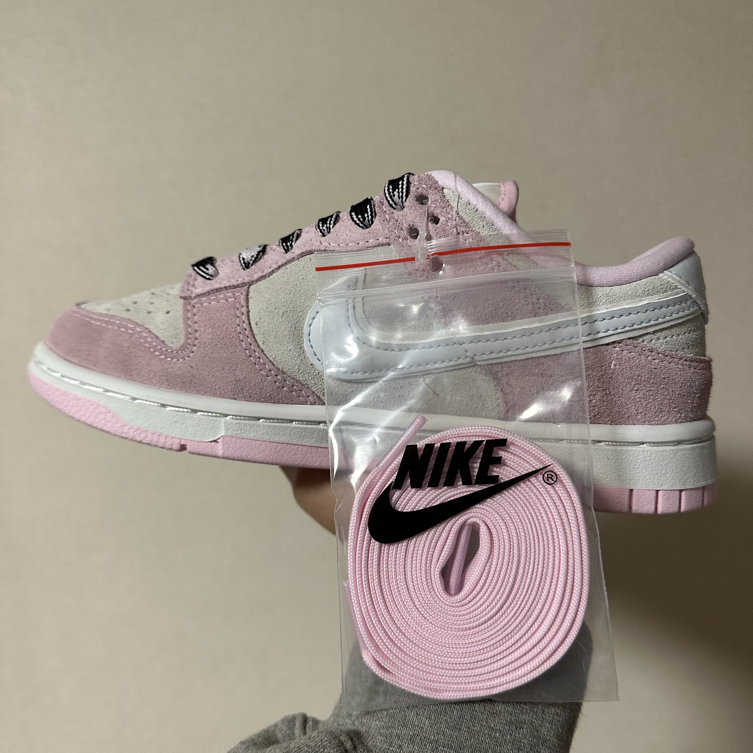 (W) Nike Dunk Low LX Pink Foam 착용 스타일 - 2