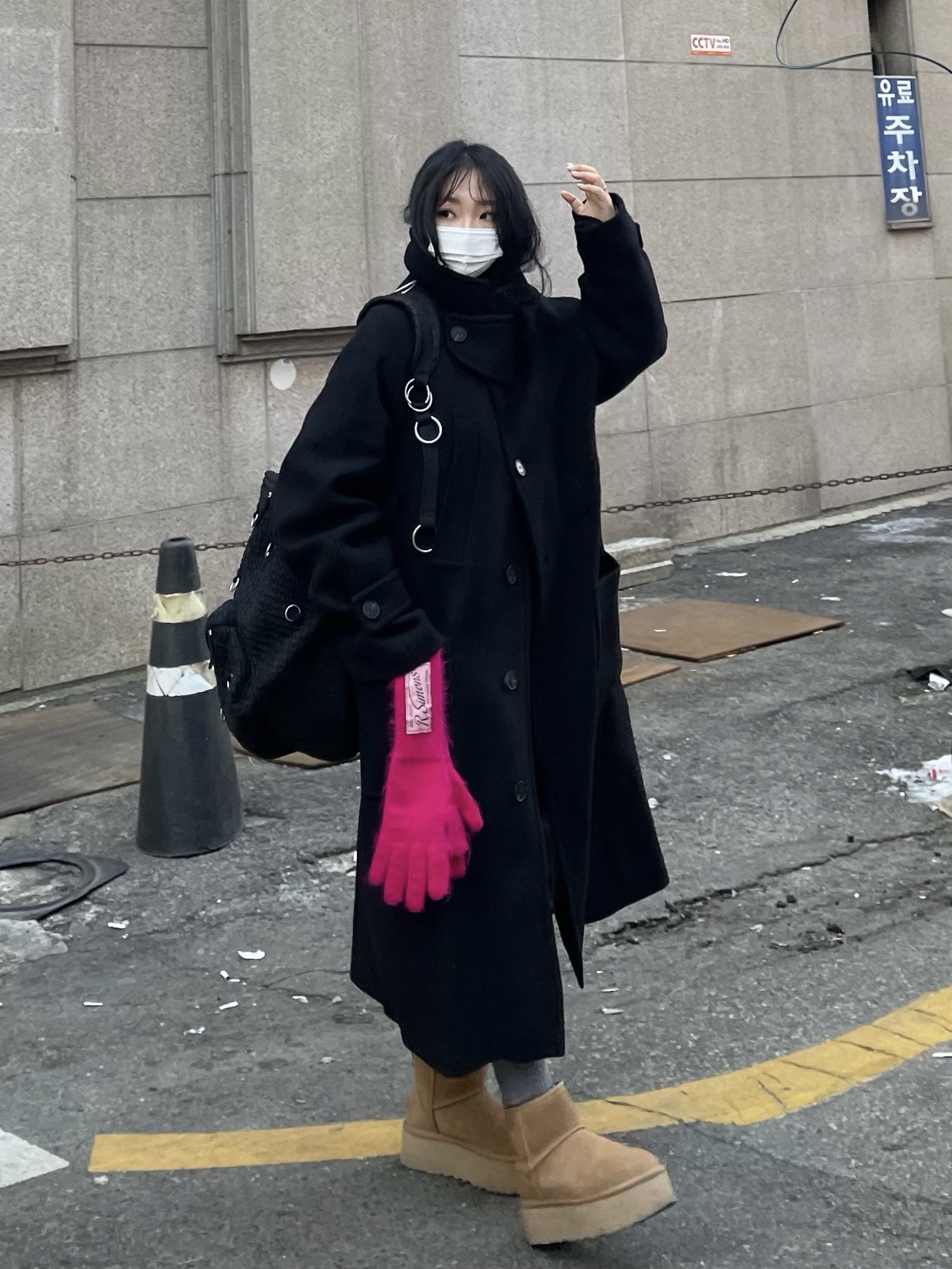 (W) UGG Classic Mini Platform Boots Chestnut, Undermycar Legion.02 Balmacaan Oversized Wool Coat Black 착용 스타일 - 1