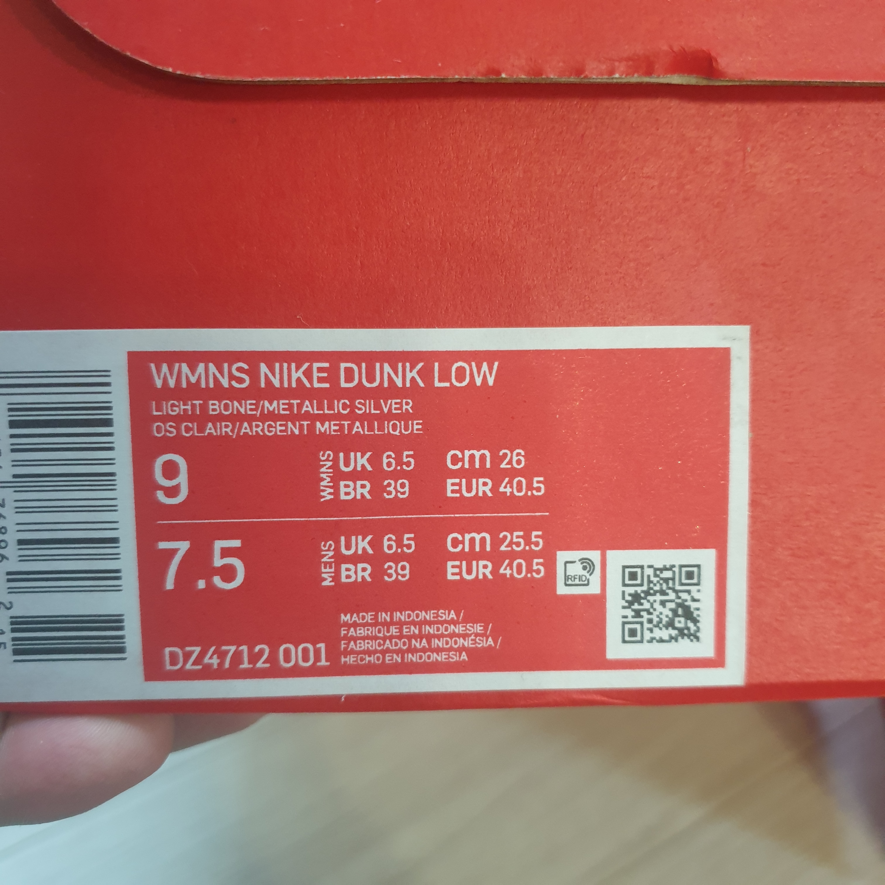 (W) Nike Dunk Low Light Bone Metallic Silver 착용 스타일 - 3