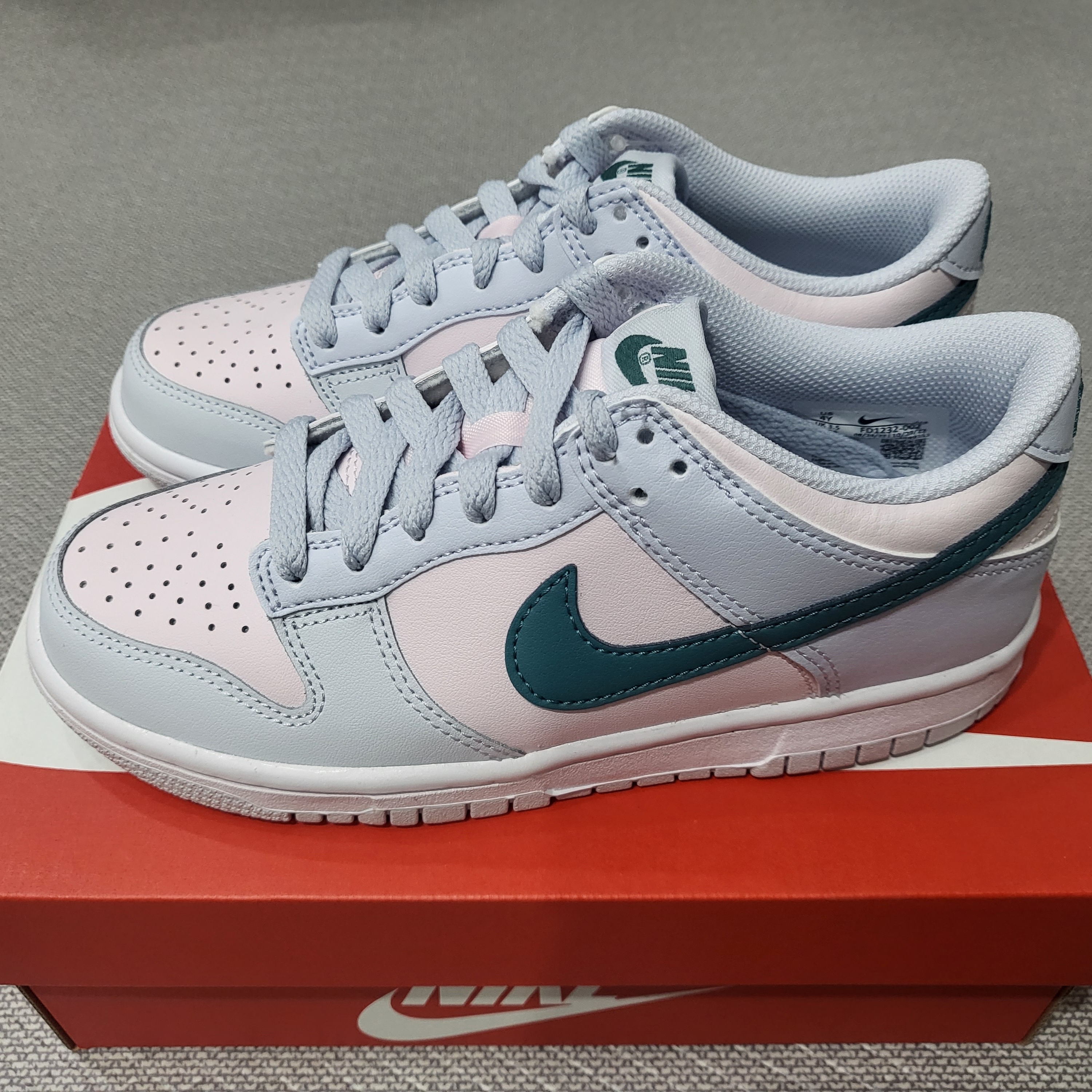 (GS) Nike Dunk Low Football Grey Mineral Teal 착용 스타일