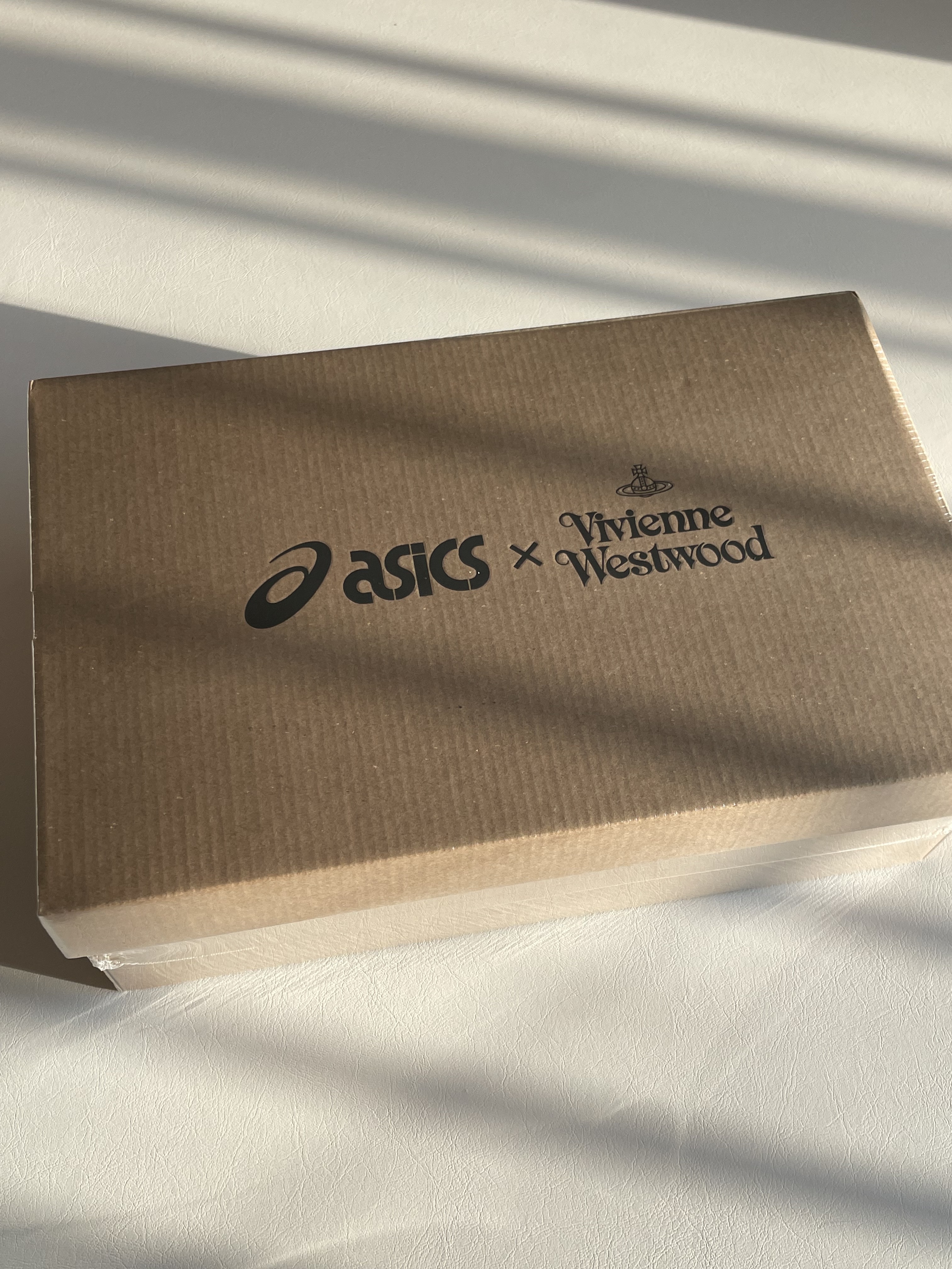 Asics x Vivienne Westwood Gel-Kayano 27 DE White 착용 스타일 - 3