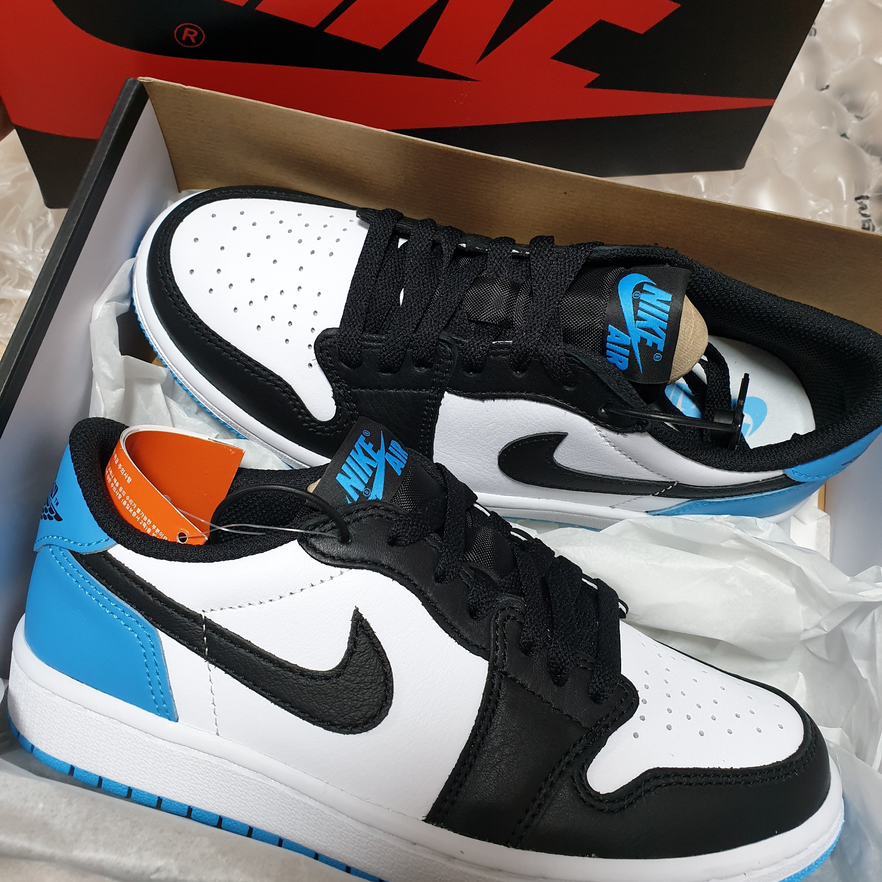 (W) Jordan 1 Retro Low OG Black and Dark Powder Blue 착용 스타일