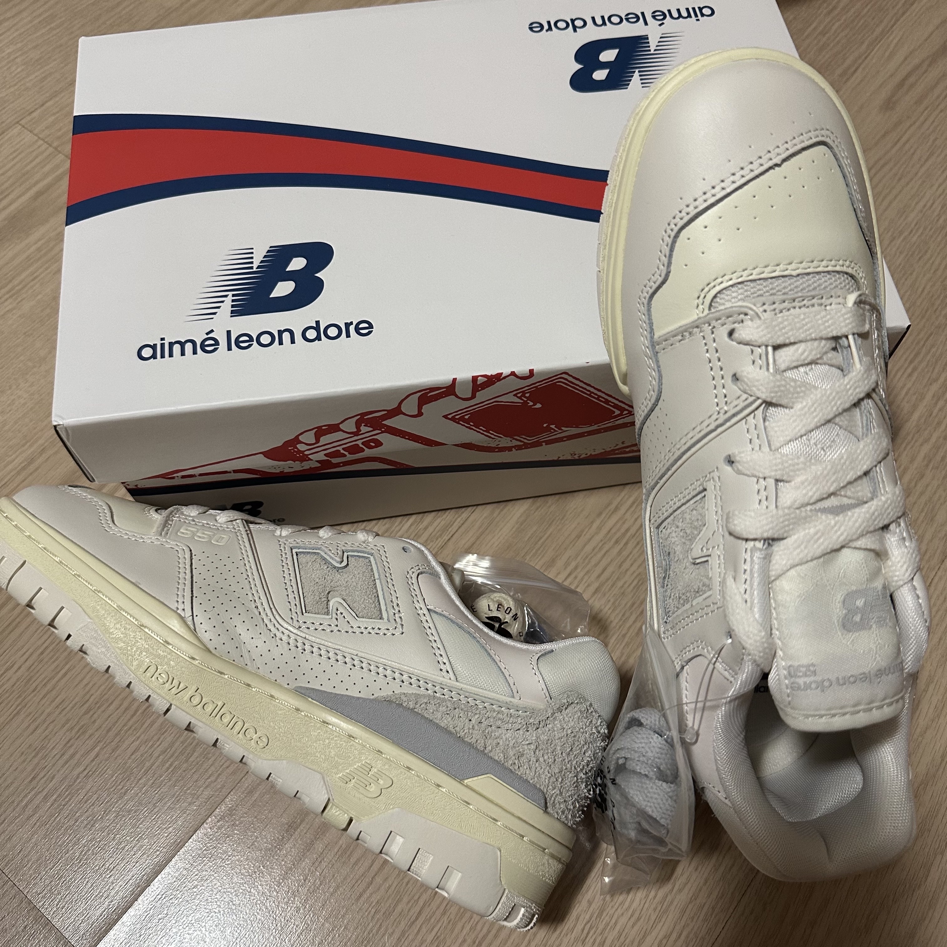 New Balance x Aime Leon Dore 550 White Leather 착용 스타일 - 2
