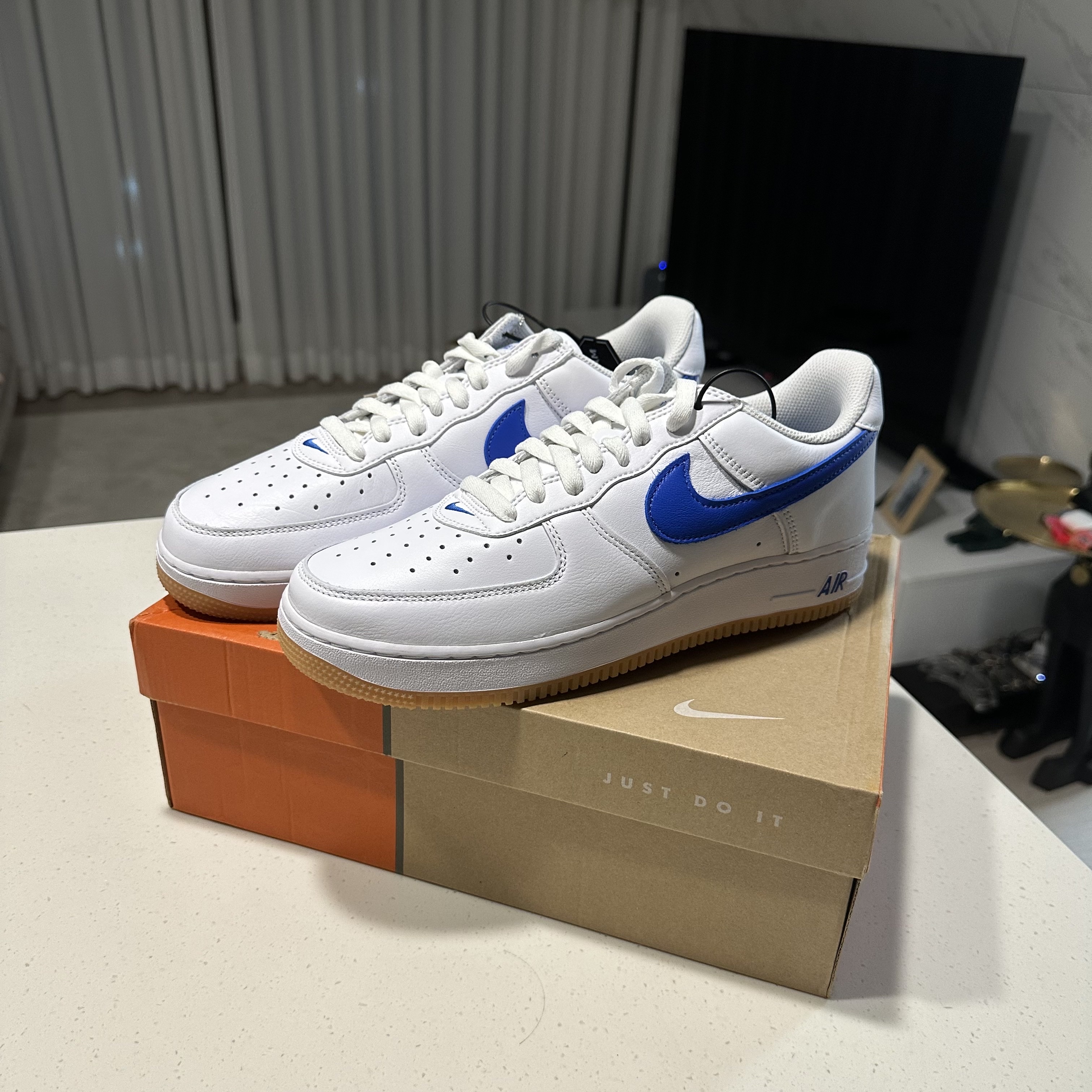 Nike Air Force 1 Low Retro Color of the Month Varsity Royal 착용 스타일