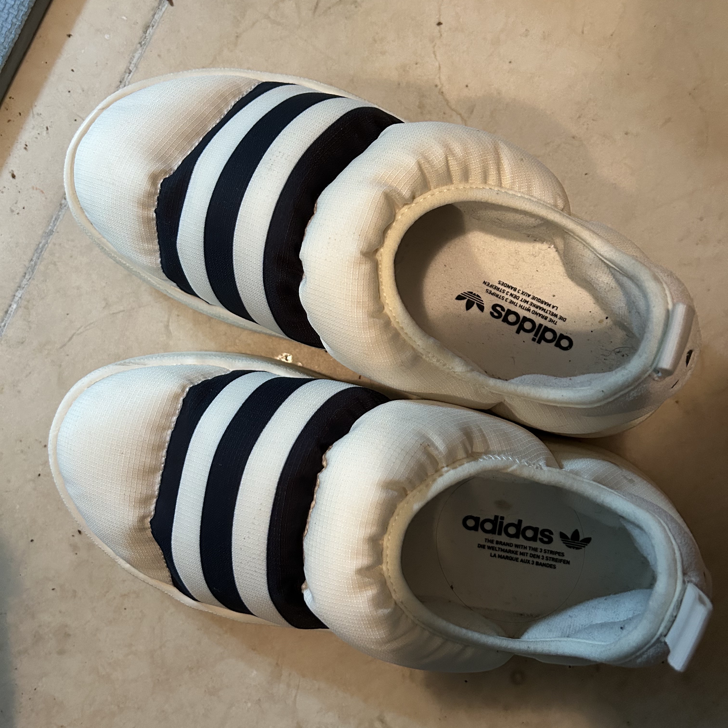 Adidas Puffylette Off White 착용 스타일