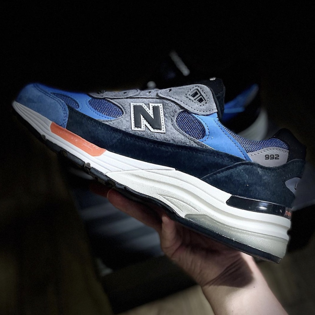 New Balance 992 Made in USA Blue Grey, Souvenir Official Eunify Classic Hoodie Blue 착용 스타일 - 1