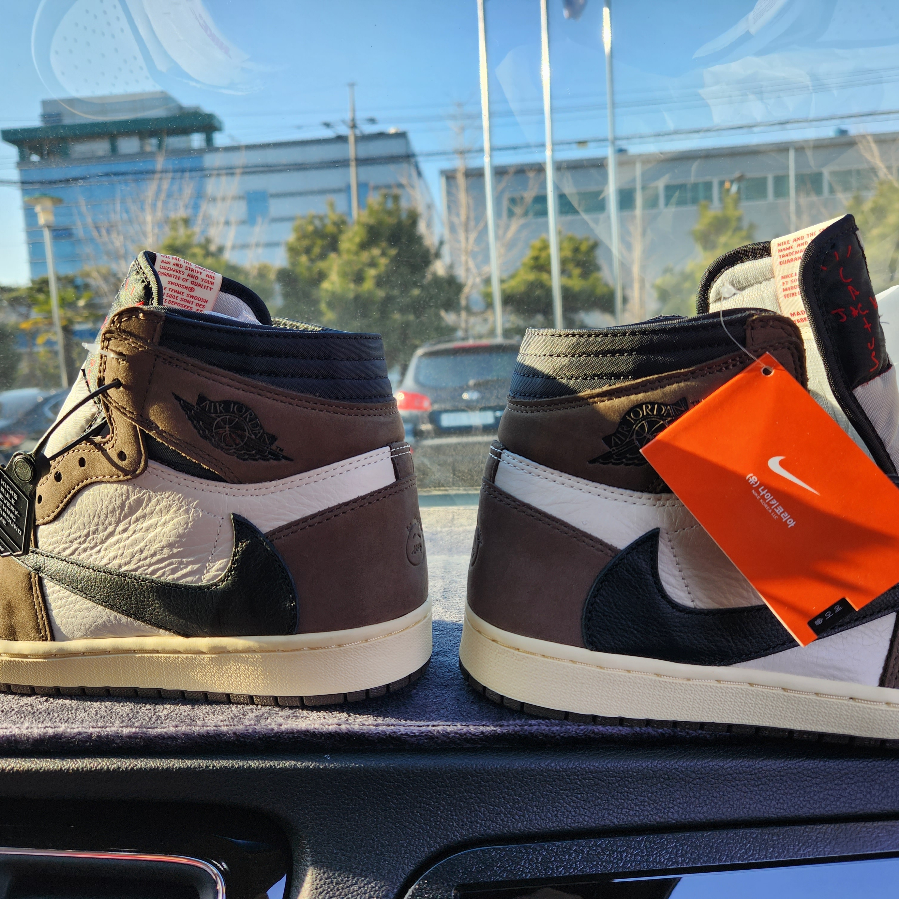 Jordan 1 x Travis Scott Retro High OG SP Mocha 착용 스타일