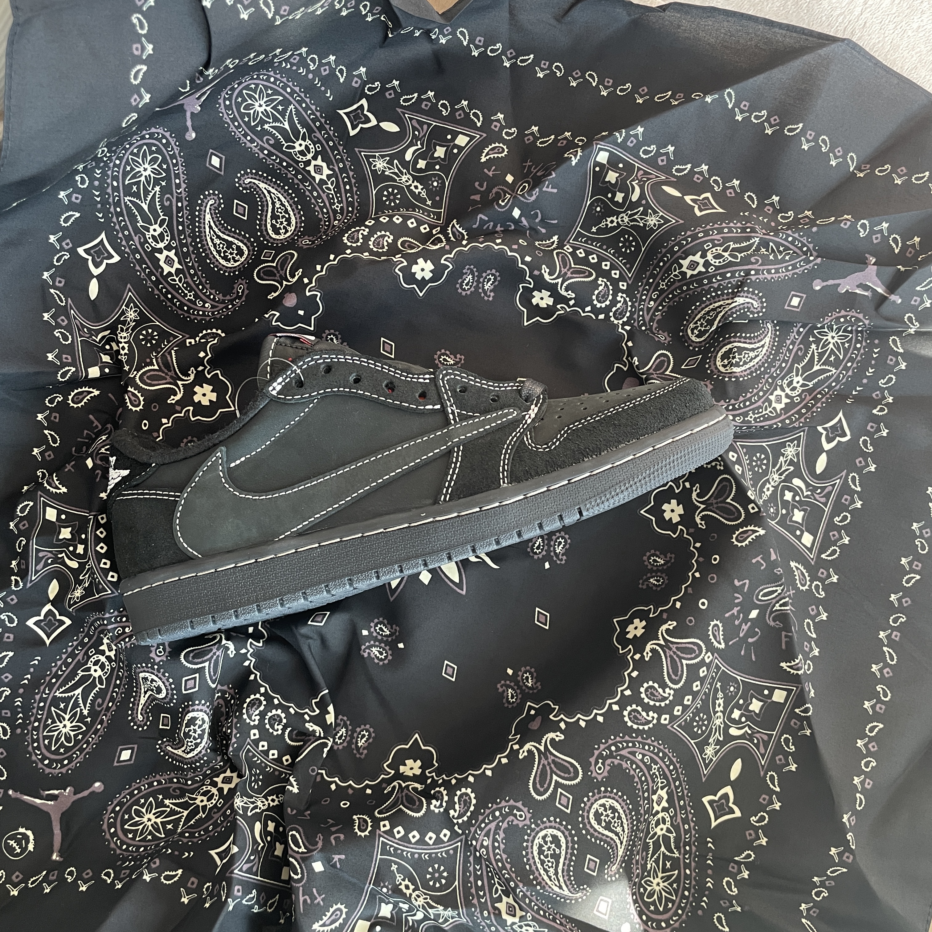 Jordan 1 x Travis Scott Retro Low OG SP Black Phantom 착용 스타일