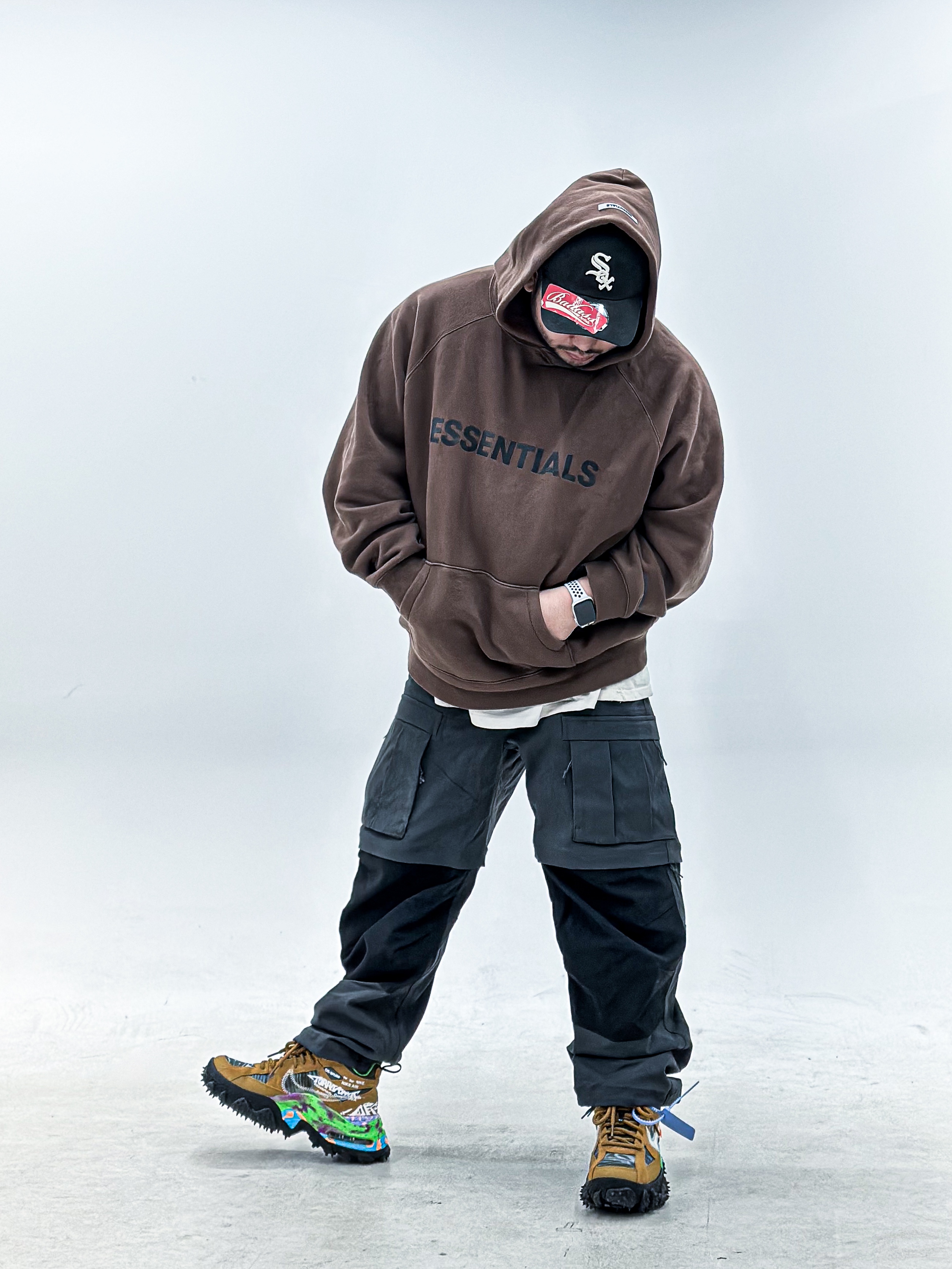 Essentials Logo Hoodie Brown/Rain Drum - Ssense Exclusive, Nike ACG Smith Summit Cargo Pants Dark Smoke Grey - Asia 착용 스타일 - 2