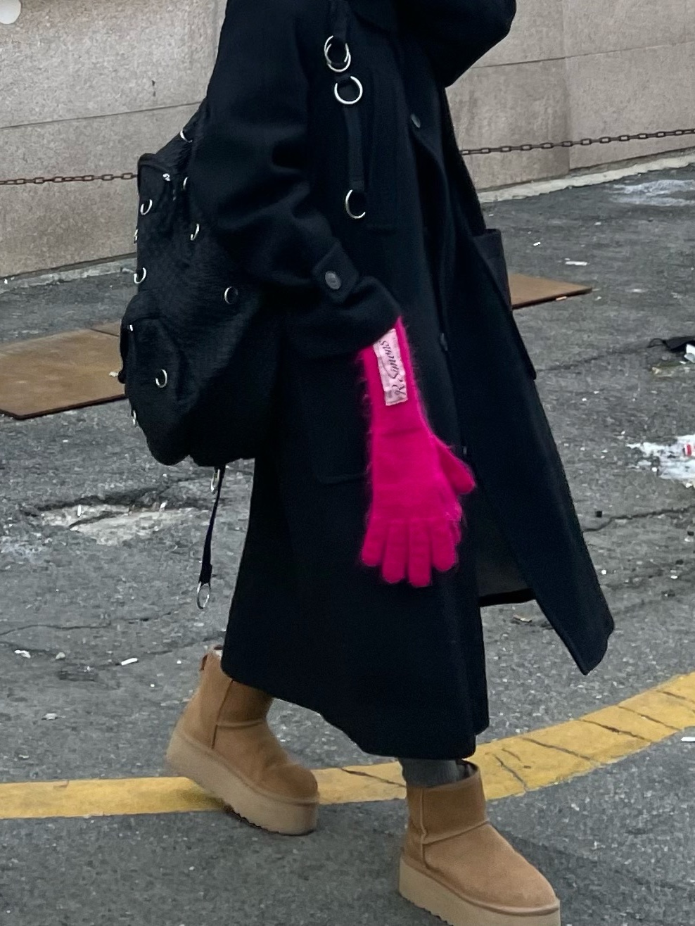 (W) UGG Classic Mini Platform Boots Chestnut, Undermycar Legion.02 Balmacaan Oversized Wool Coat Black 착용 스타일 - 3
