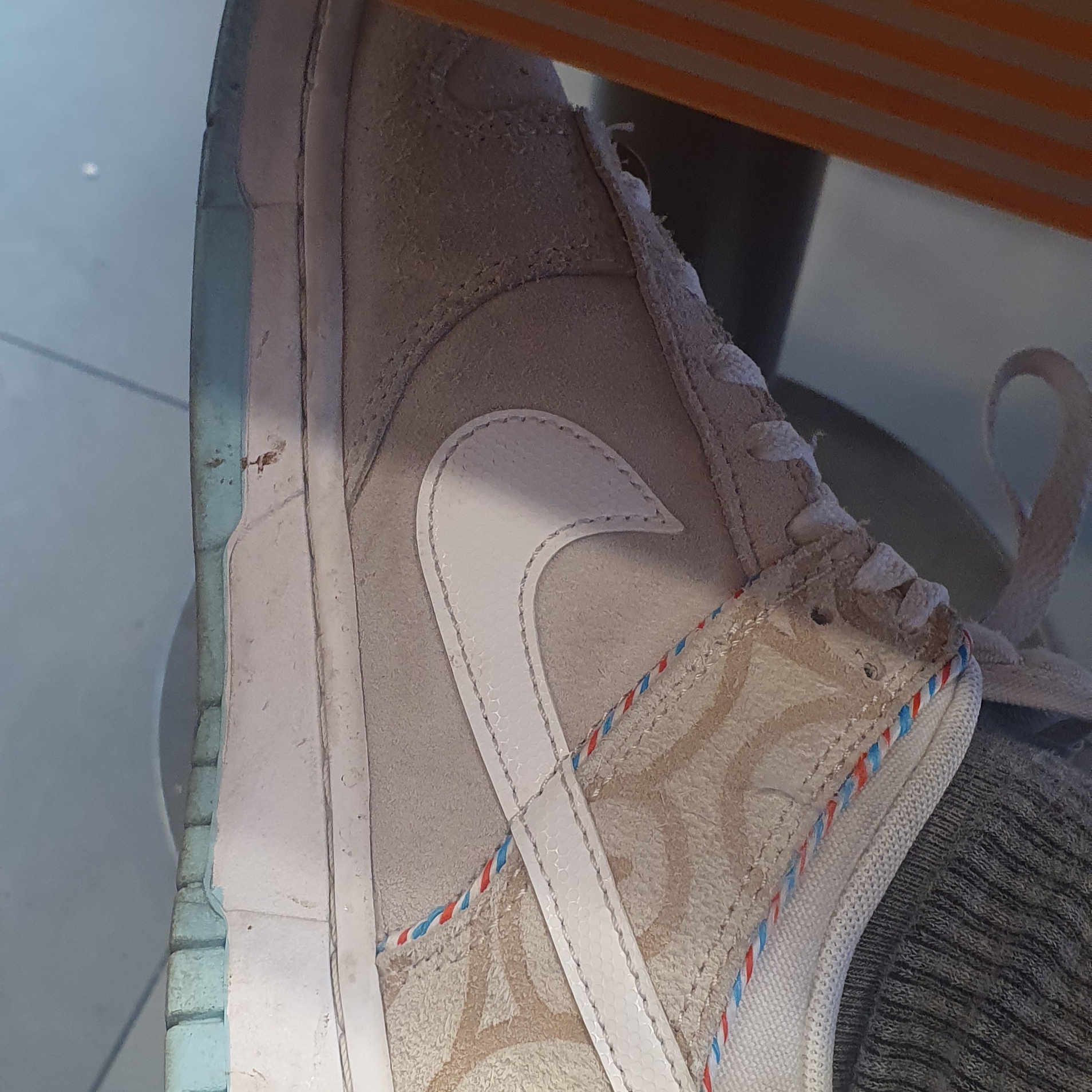 Nike Dunk Low Retro SE Barber Shop Grey 착용 스타일