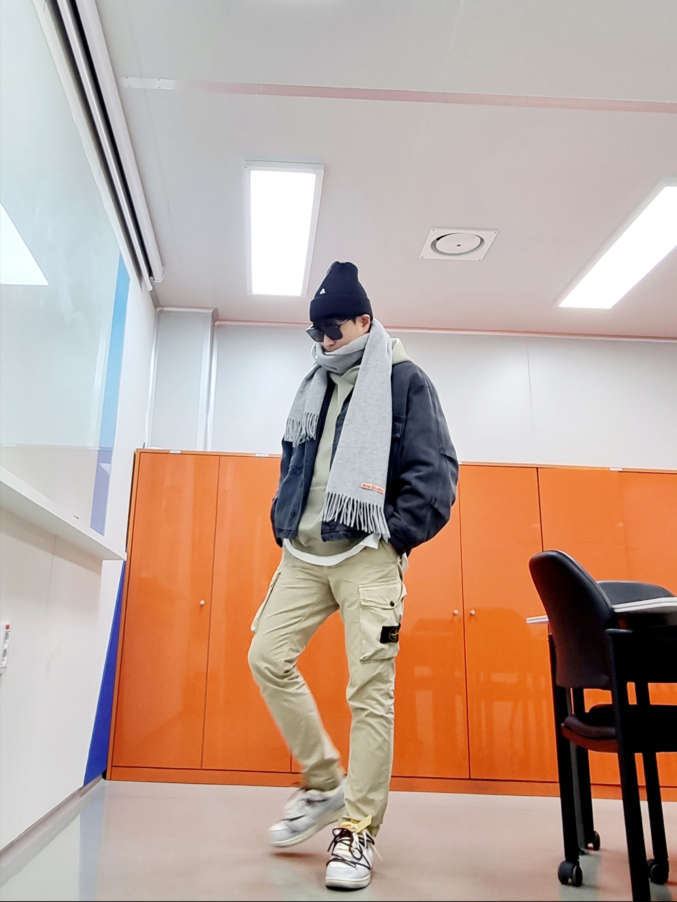 Nike NRG ACG Cuffed Beanie Black, Acne Studios Canada Narrow New Wool Muffler Light Grey Melange 착용 스타일 - 2
