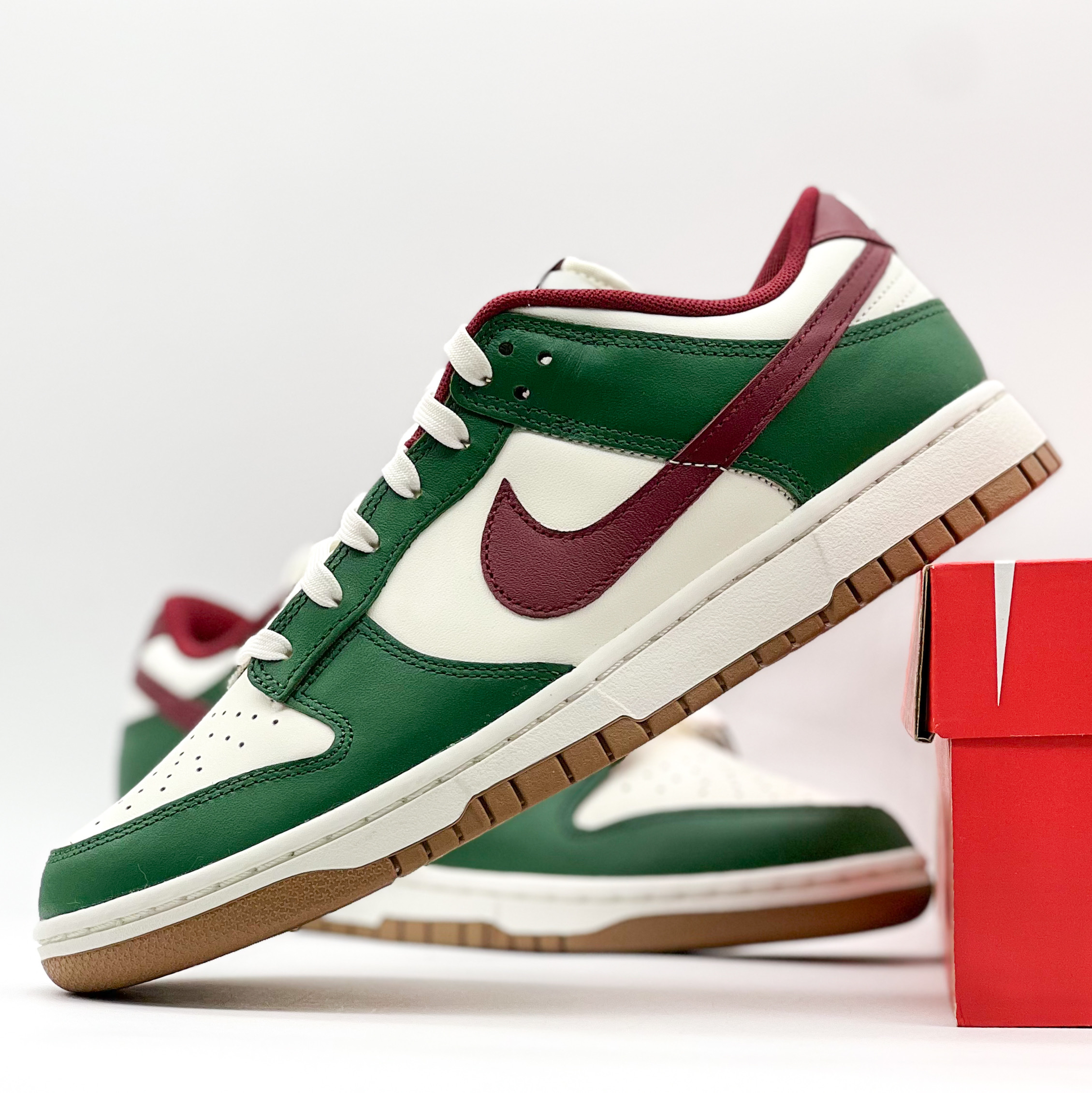 Nike Dunk Low George Green and Team Red 착용 스타일 - 4