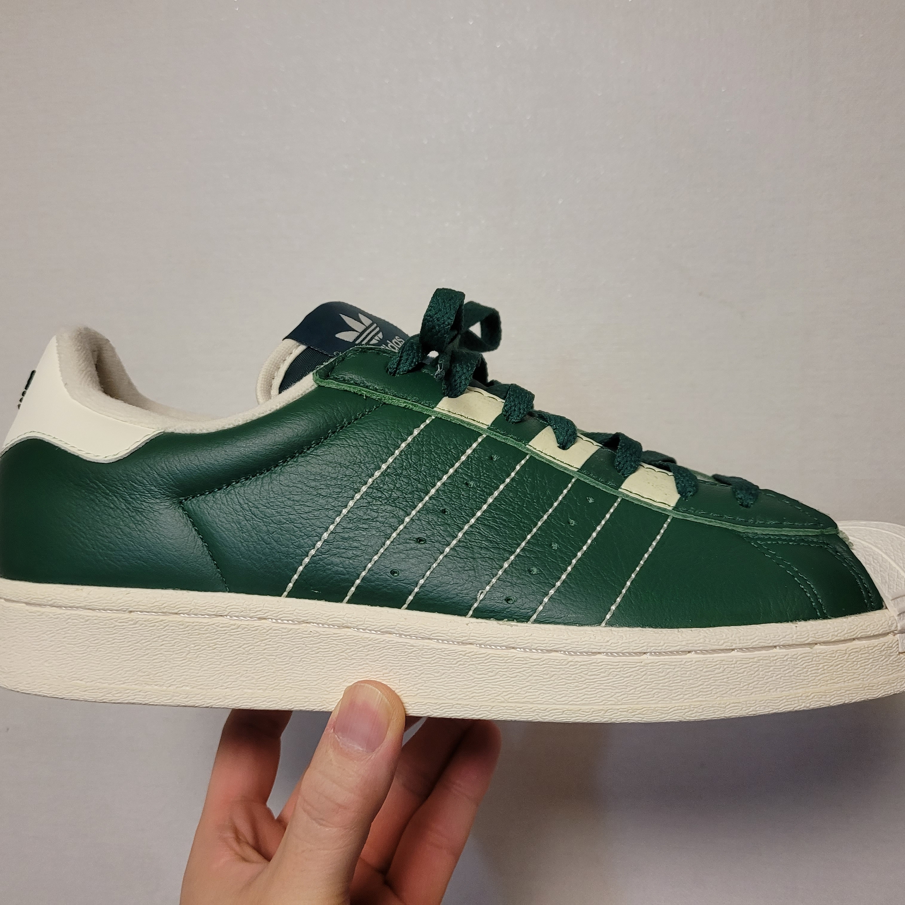 Adidas Superstar Team Dark Green Cream White 착용 스타일 - 3