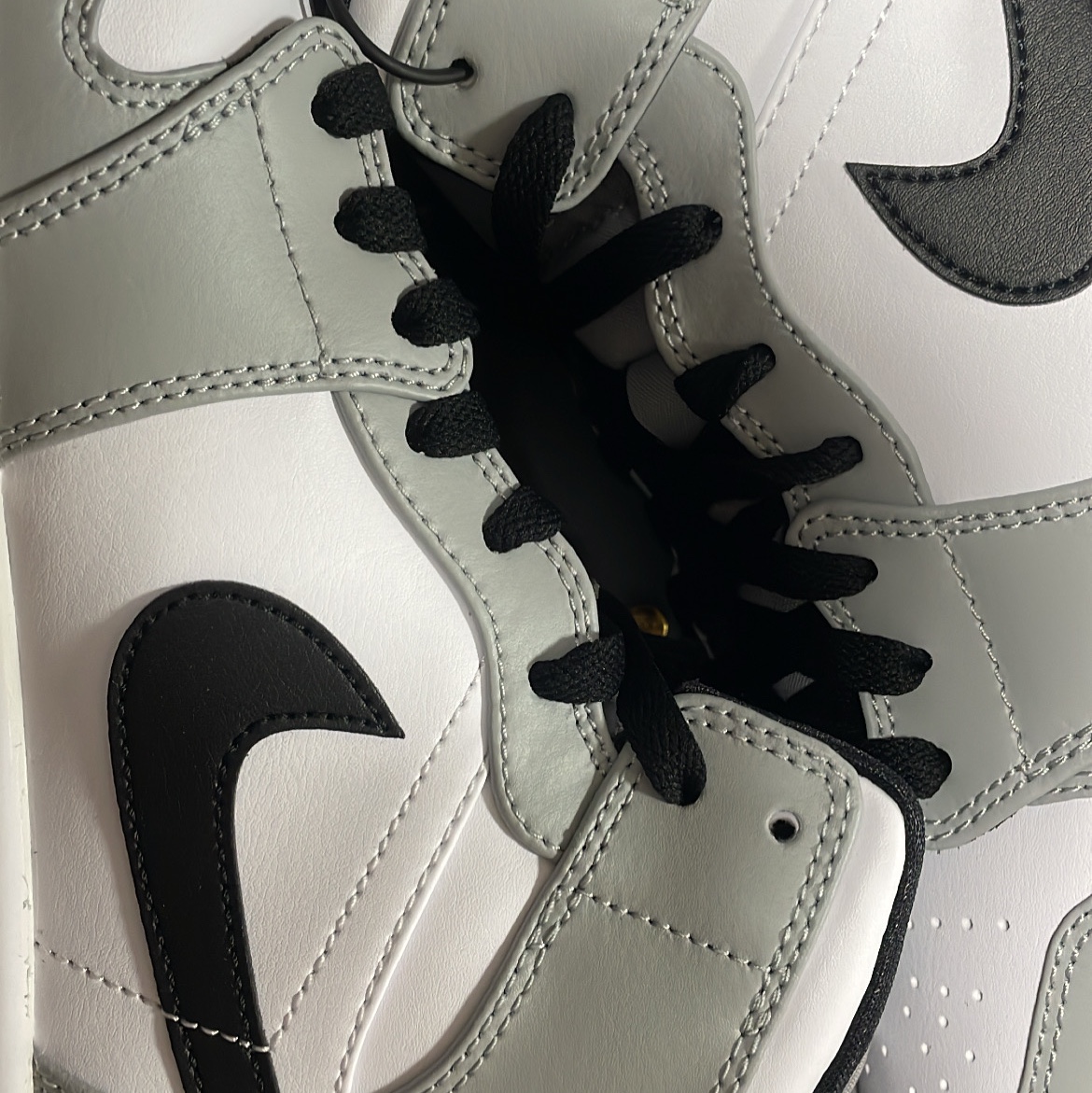 Jordan 1 Mid Light Smoke Grey 착용 스타일 - 1
