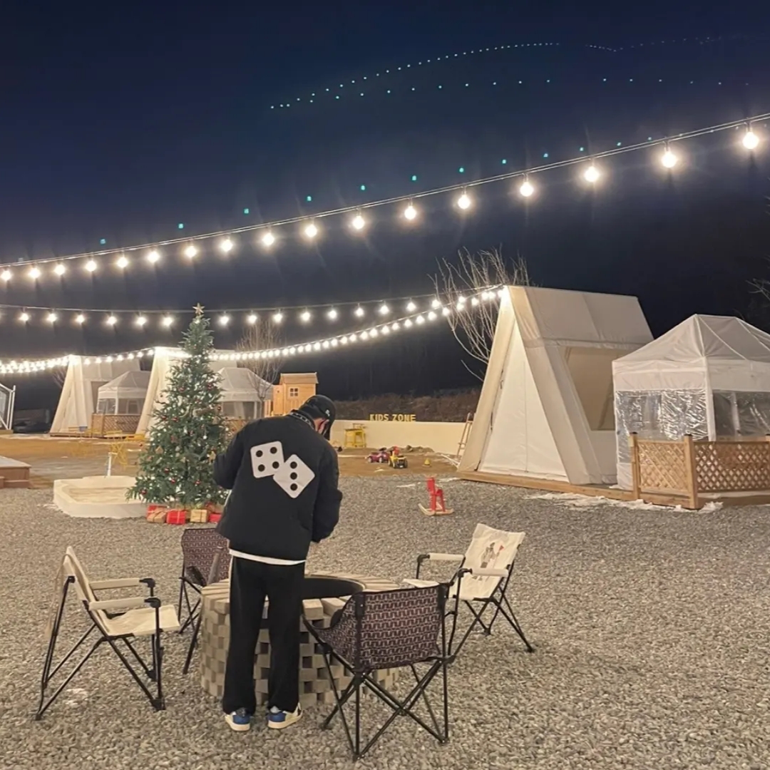 Supreme Military Camp Cap Black - 22FW, Jordan 1 x Travis Scott x Fragment Retro Low OG SP Military Blue 착용 스타일 - 3