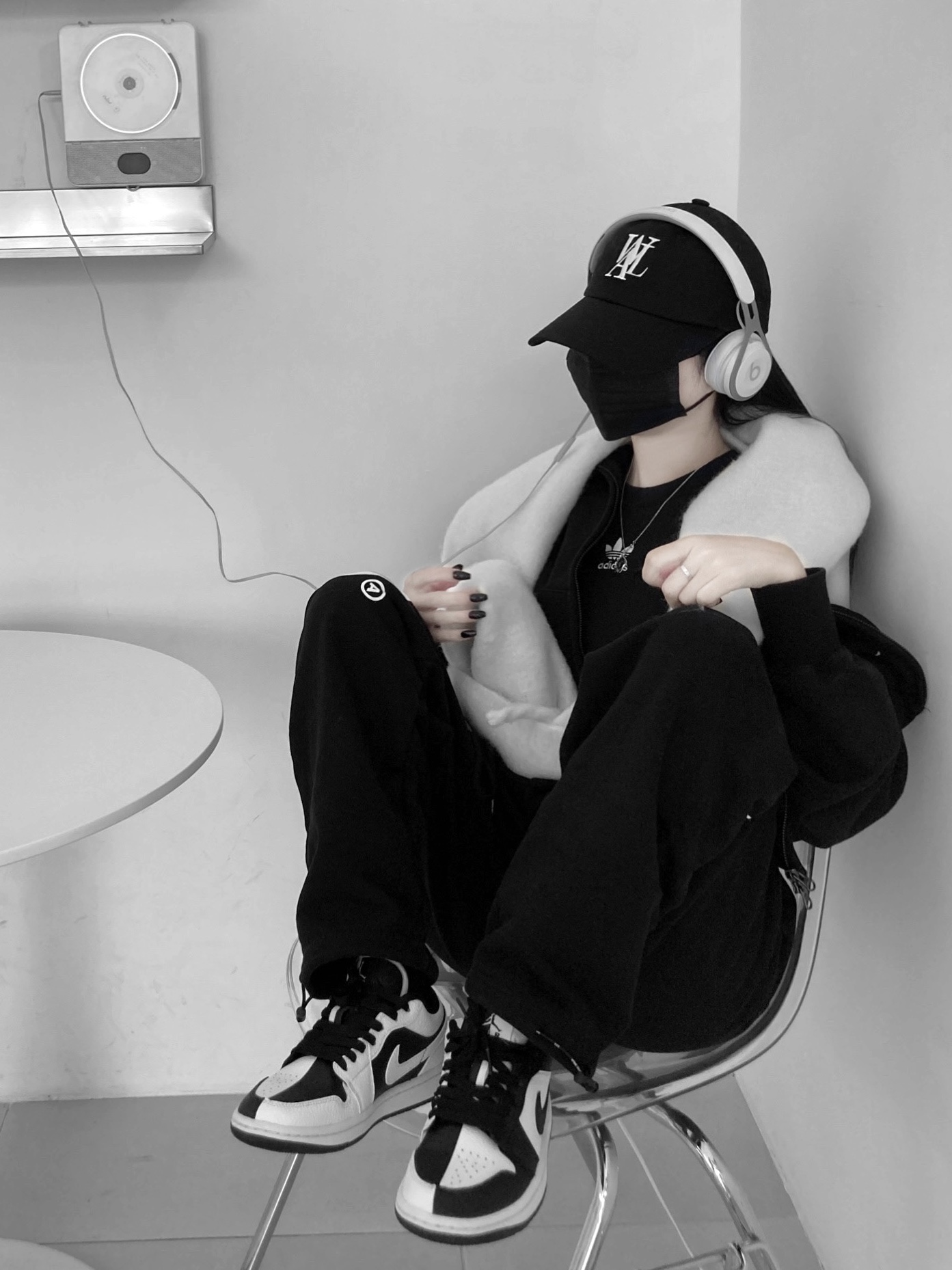 Apple Watch Nike SE 40mm GPS Silver Aluminum Case with Nike Sport Band USB C Pure Platinum Black (Korean Ver.), (W) Jordan 1 Low SE Black White 착용 스타일 - 3
