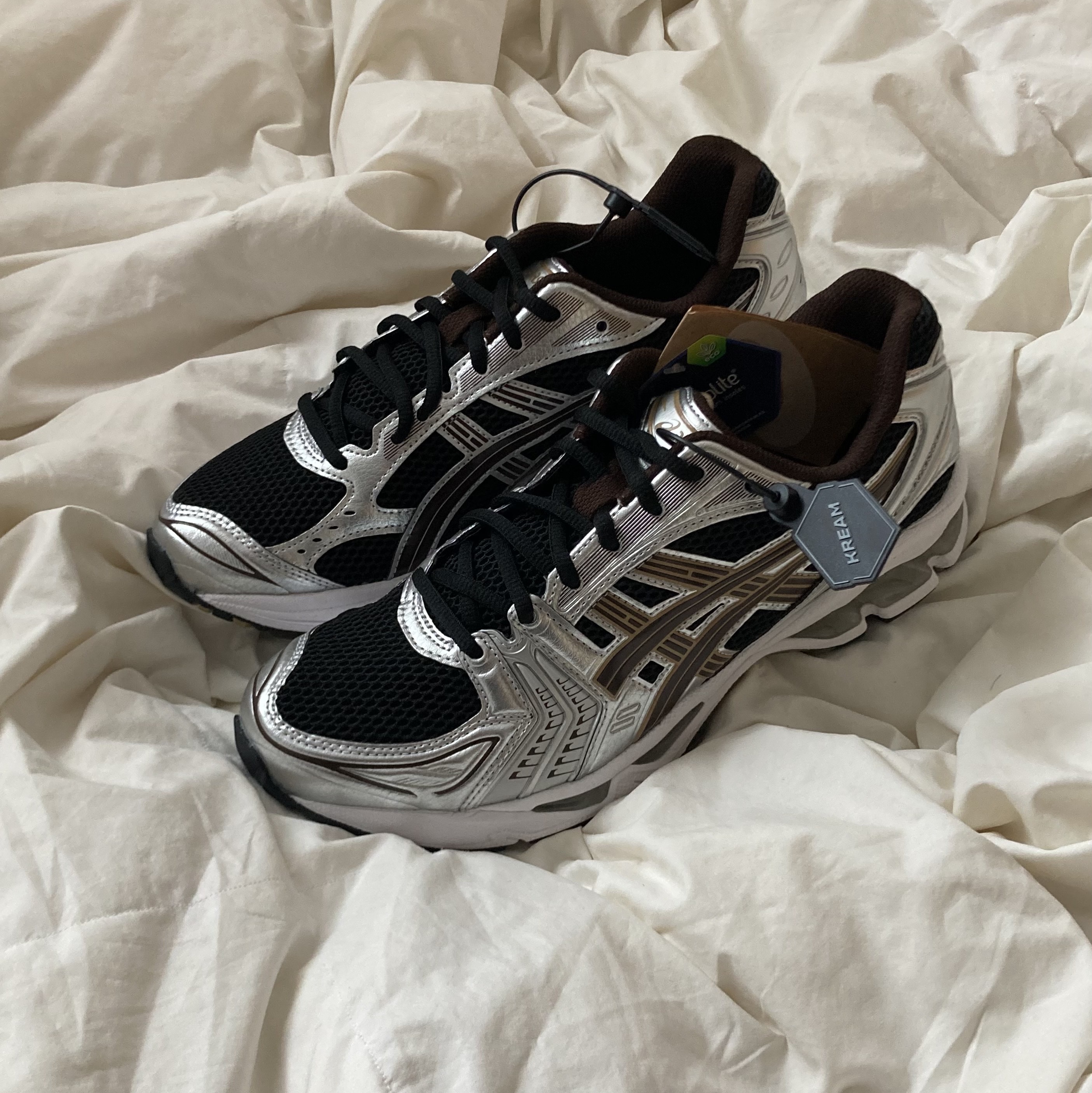 Asics Gel-Kayano 14 Black Coffee 착용 스타일 - 1