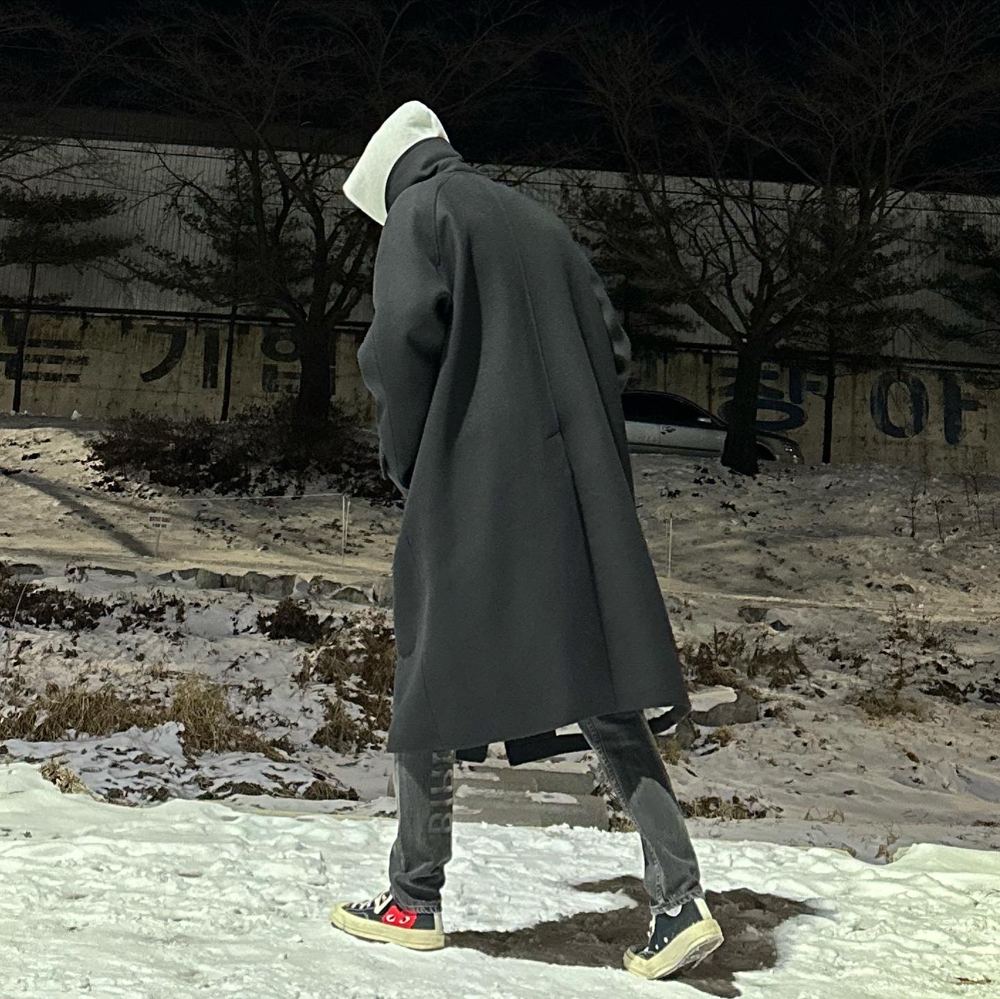 Undermycar Legion.02 Balmacaan Oversized Wool Coat Black, Converse x Play Comme des Garcons Chuck 70 Hi Black 착용 스타일