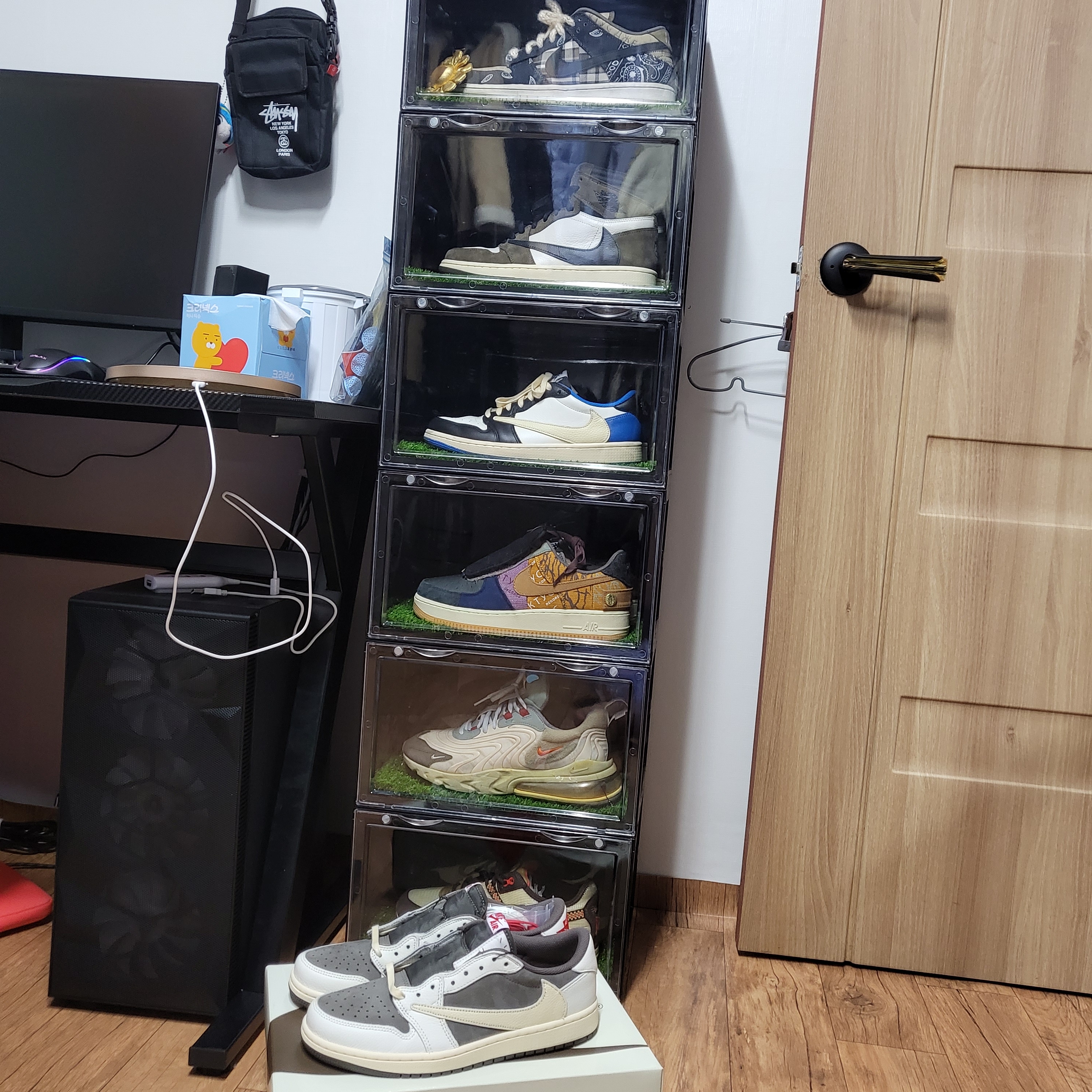 Jordan 1 x Travis Scott Retro Low OG SP Sail and Ridgerock, Jordan 1 x Travis Scott x Fragment Retro Low OG SP Military Blue 착용 스타일