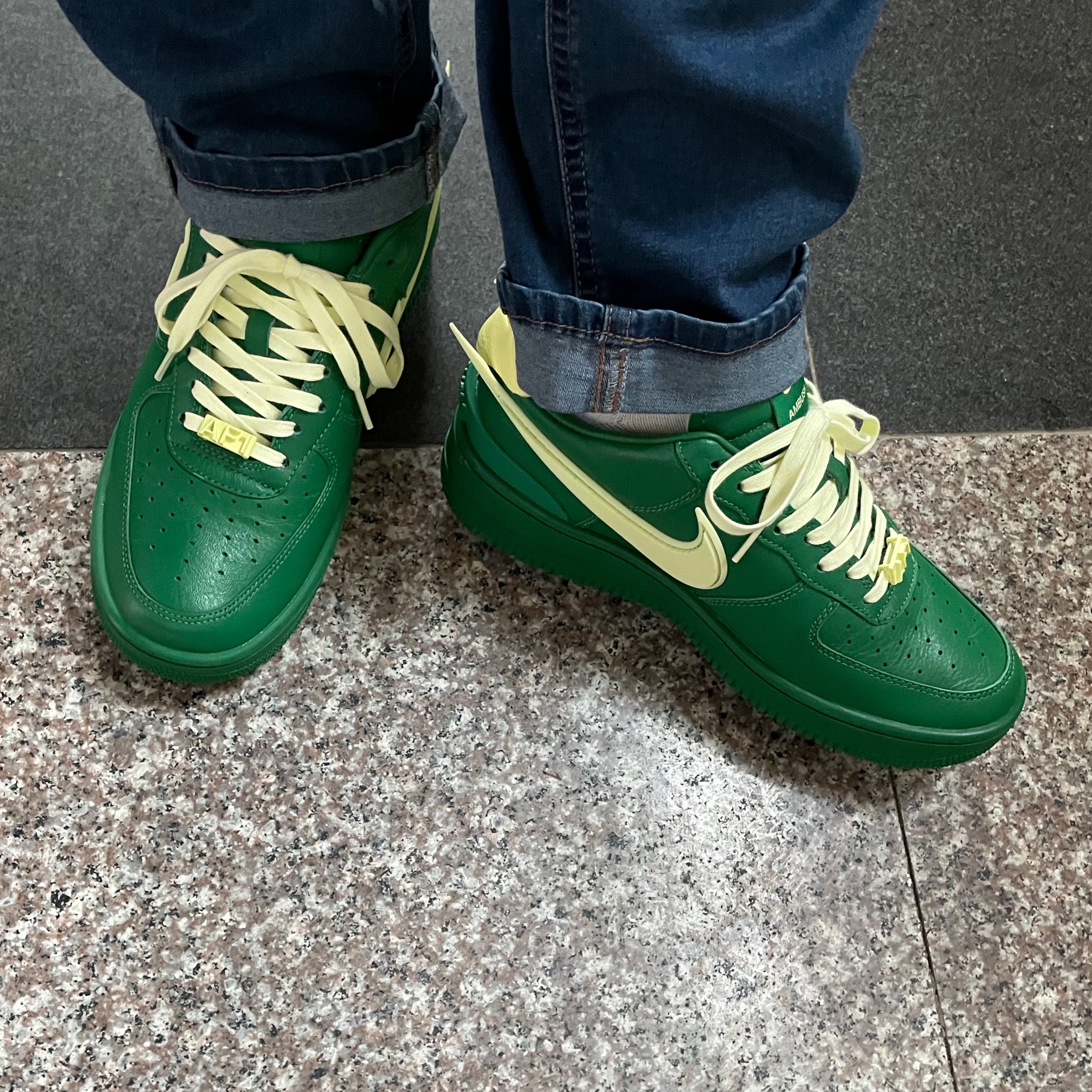 Nike x Ambush Air Force 1 Low SP Pine Green and Citron 착용 스타일 - 2