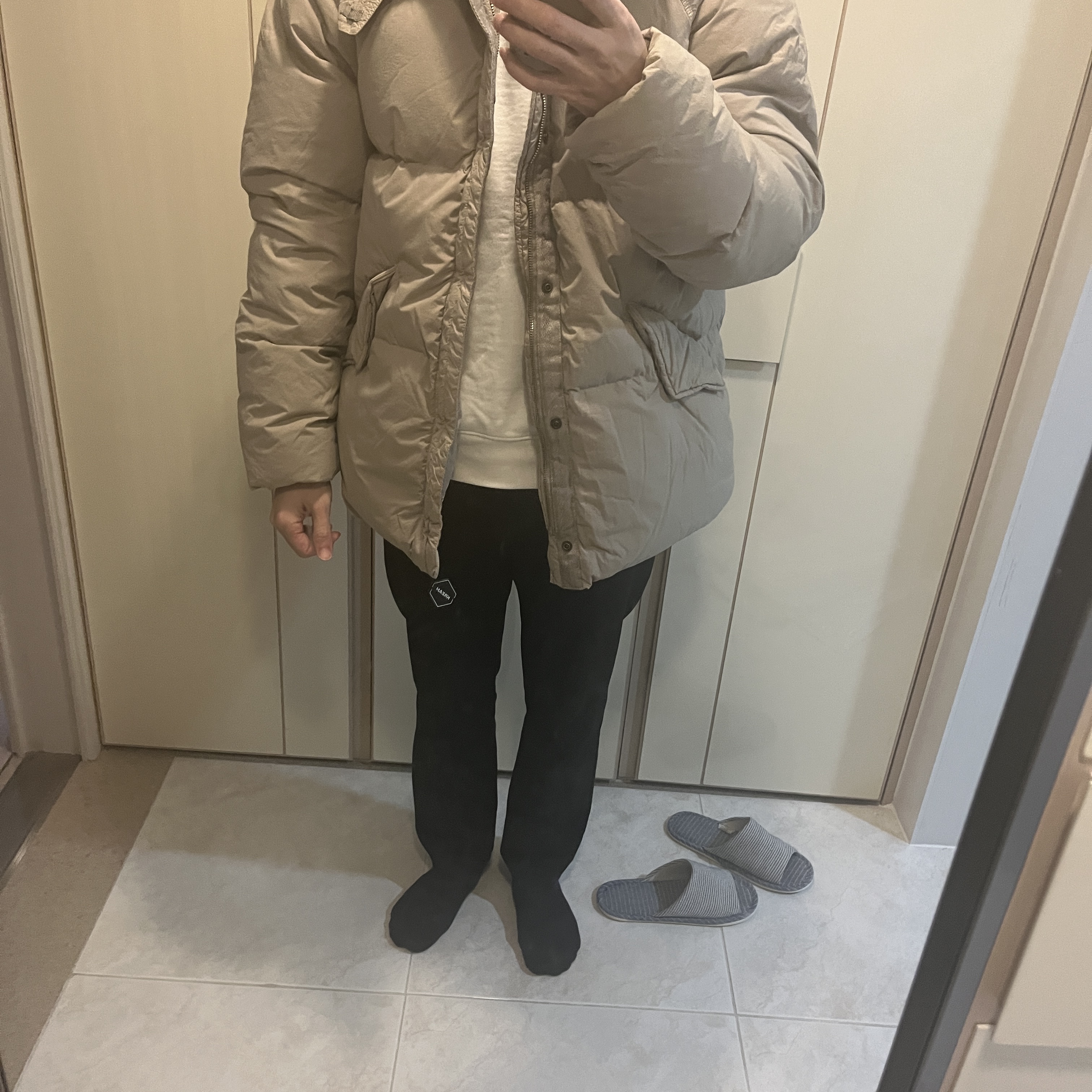 Ten C Artic Down Parka Pale Taupe 착용 스타일