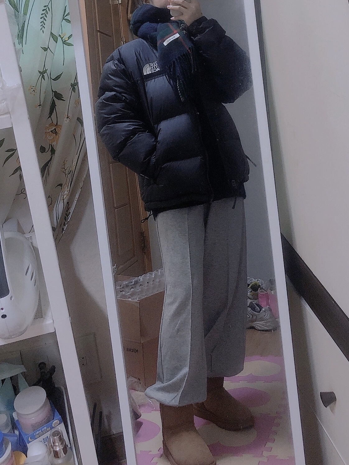 (W) UGG Classic Mini II Boots Chestnut, The North Face 1996 Eco Nuptse Jacket Black 착용 스타일