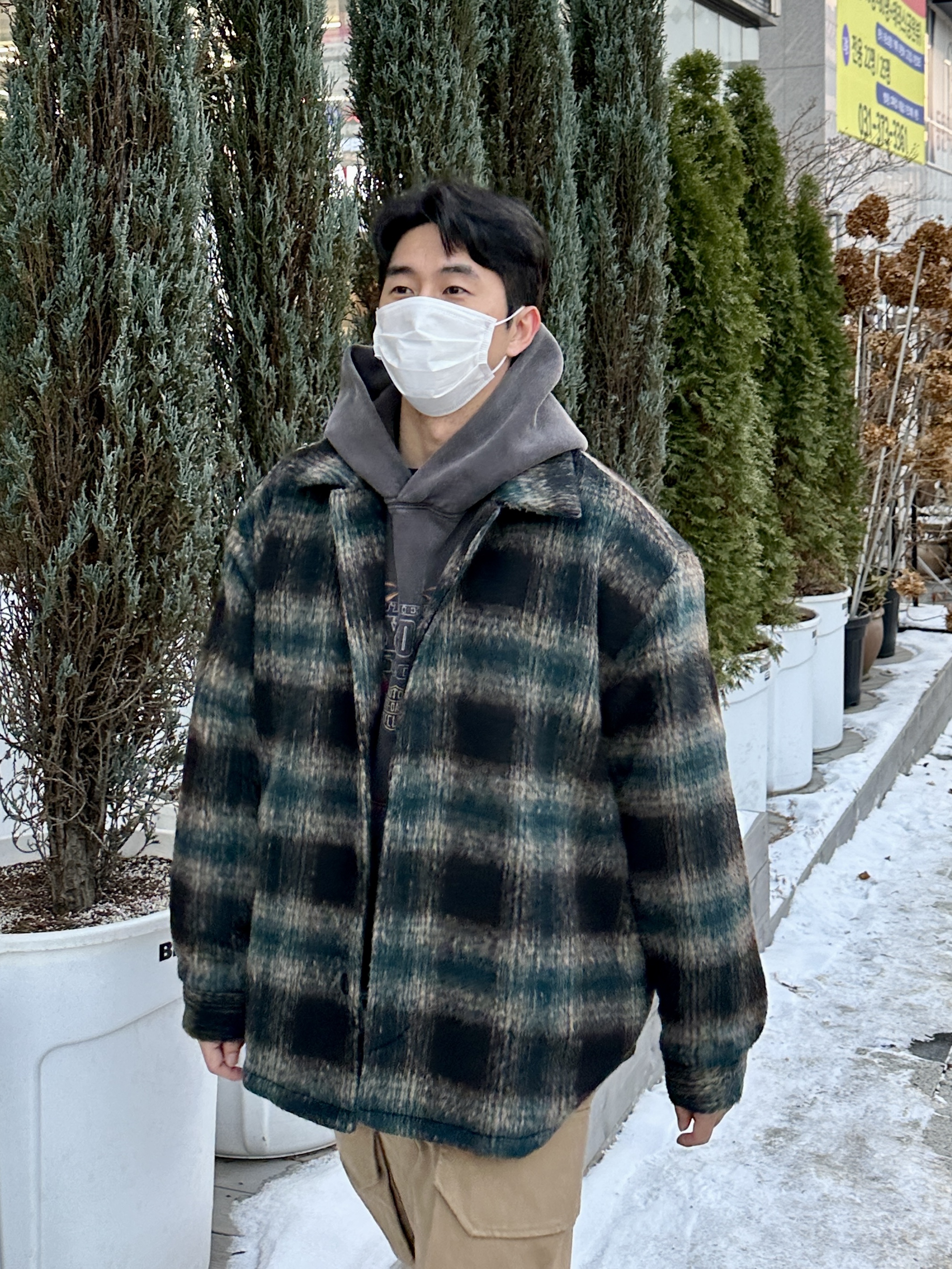 New Balance 2002R Rust Oxide 착용 스타일 - 2