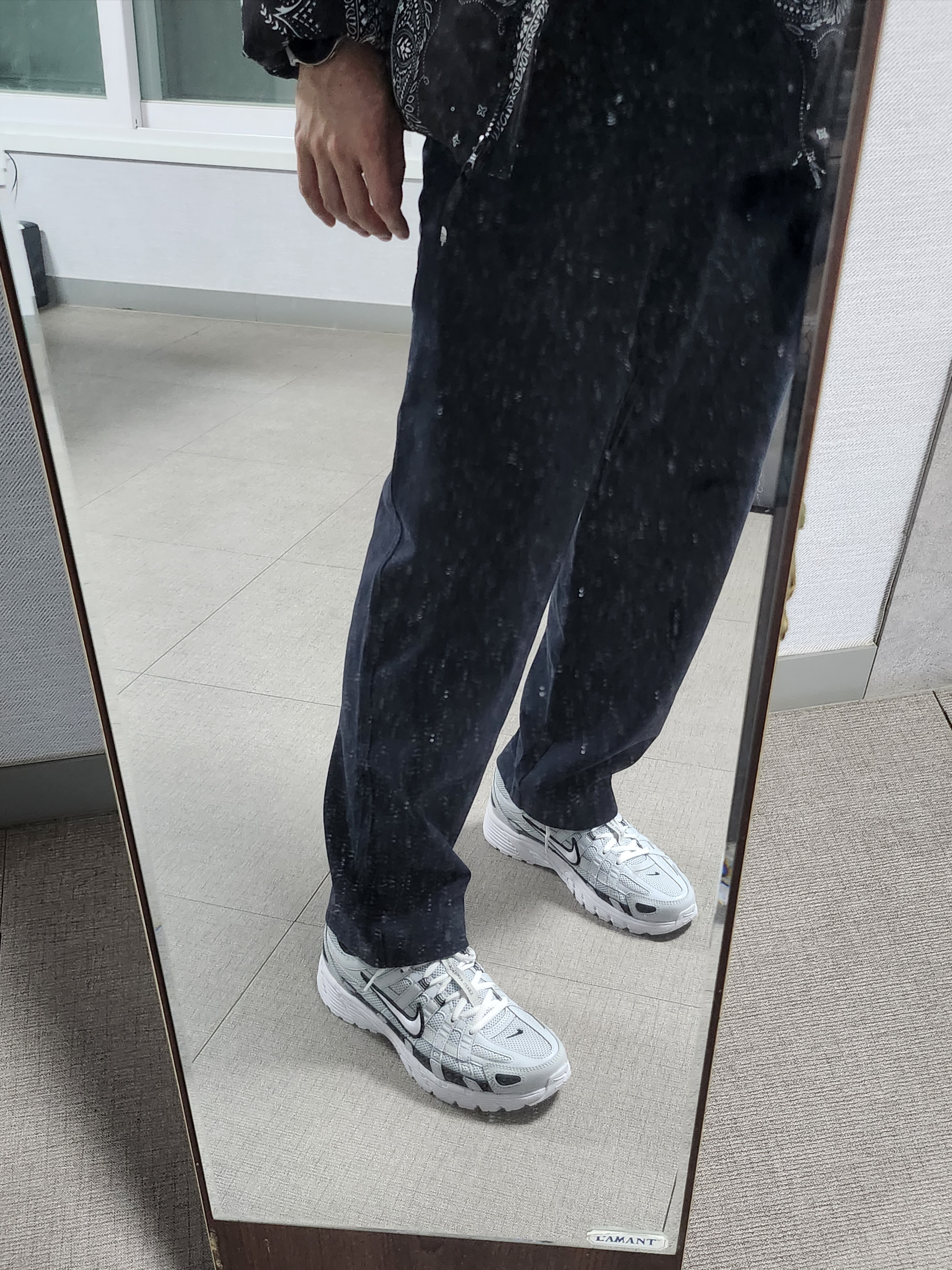 Nike P-6000 Pure Platinum 착용 스타일