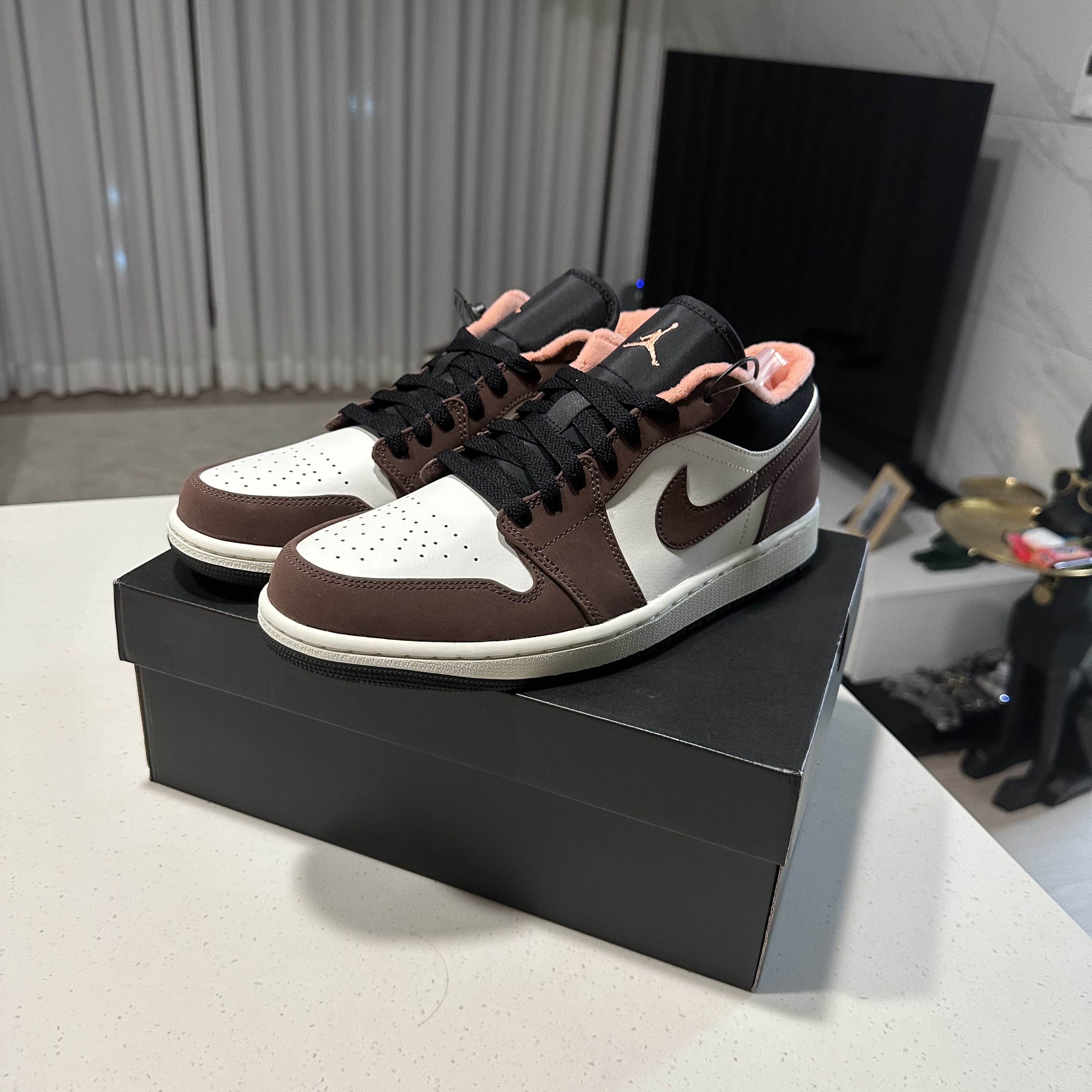 Jordan 1 Low SE Chocolate Bliss 착용 스타일