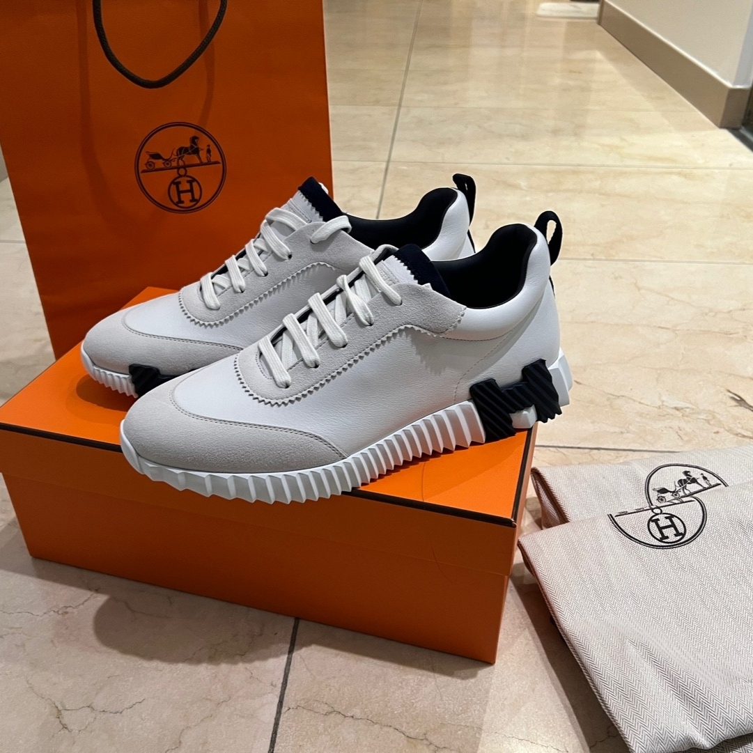 Hermes Bouncing Sneakers Calfskin Suede Goatskin & Blanc 착용 스타일