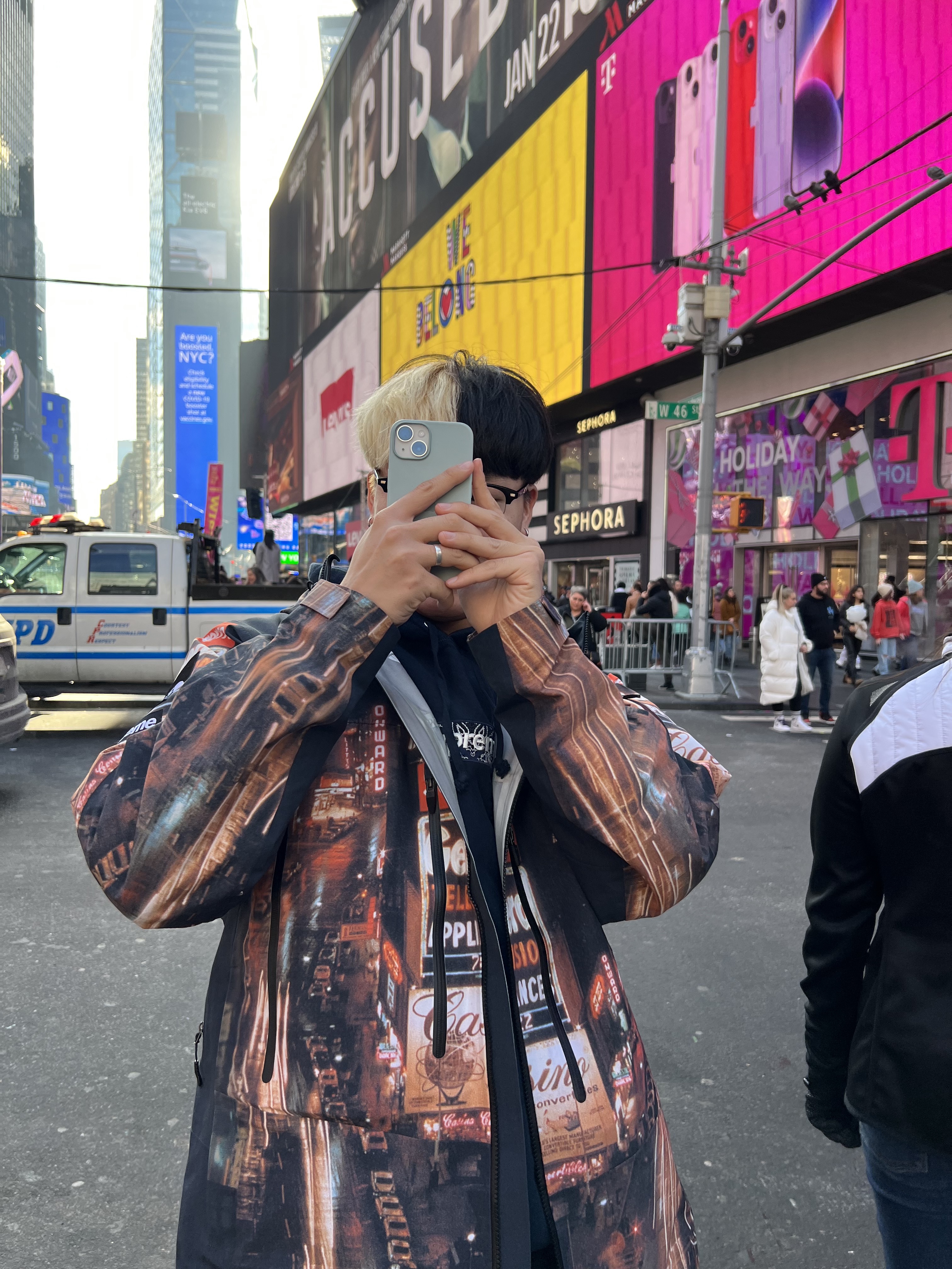Jordan 1 x Travis Scott Retro High OG SP Mocha, Supreme x The North Face Taped Seam Shell Jacket Times Square - 22FW 착용 스타일 - 2
