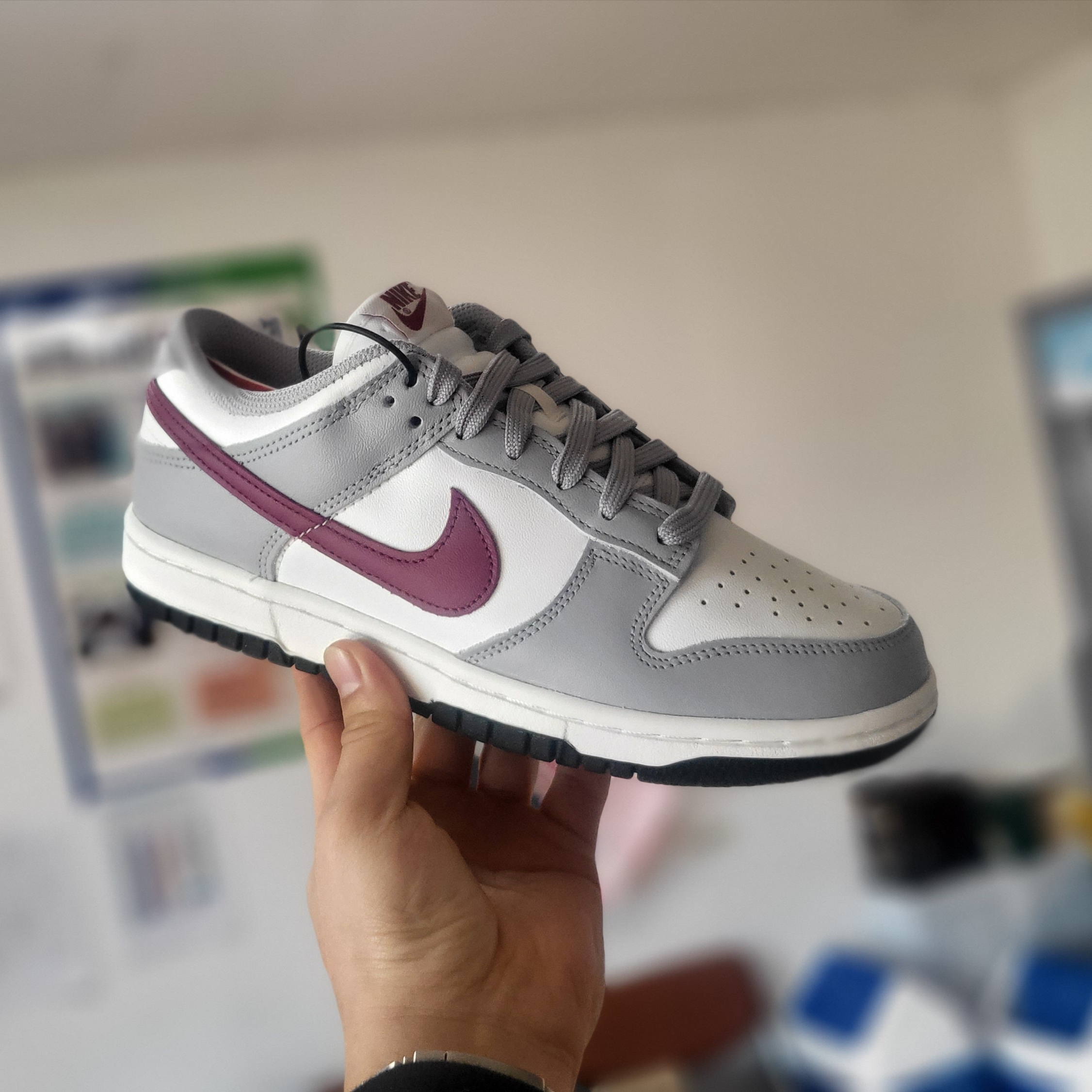 (W) Nike Dunk Low Wolf Grey Rosewood 착용 스타일 - 1