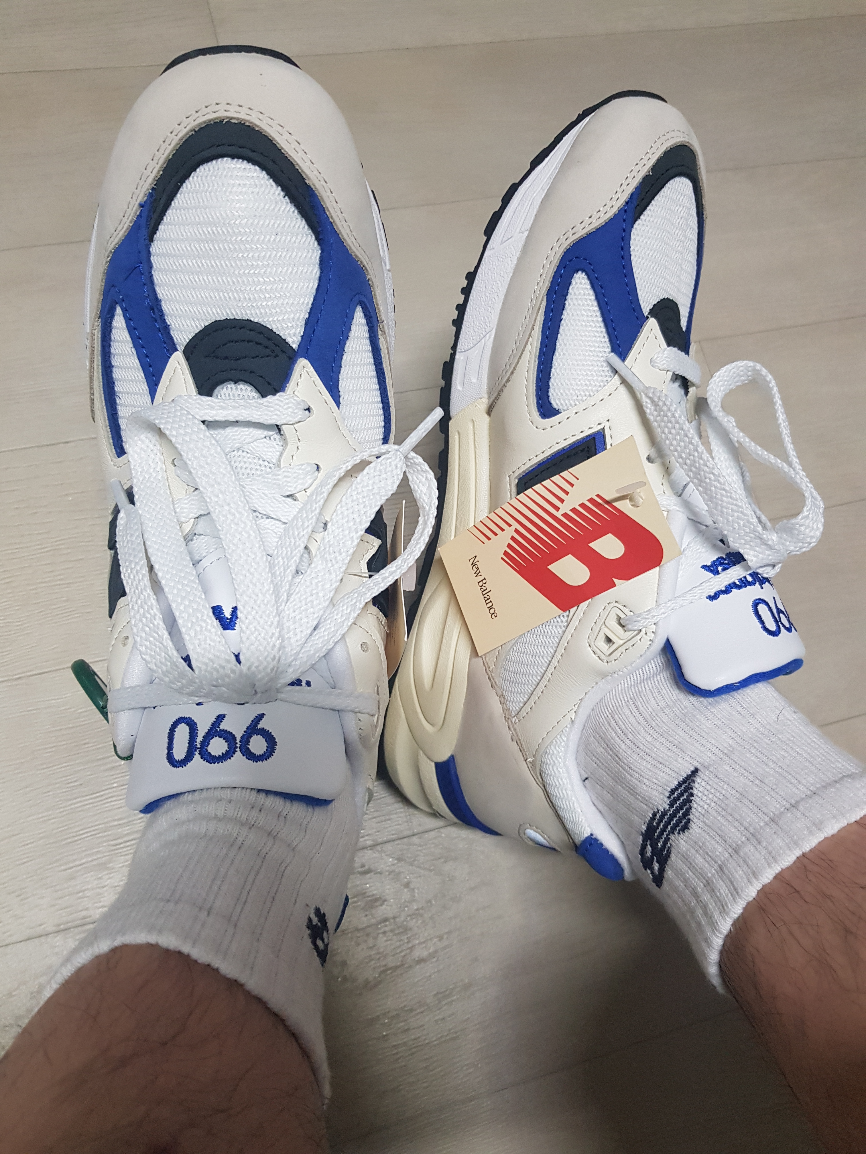 New Balance 990v2 Made in USA White Blue 착용 스타일