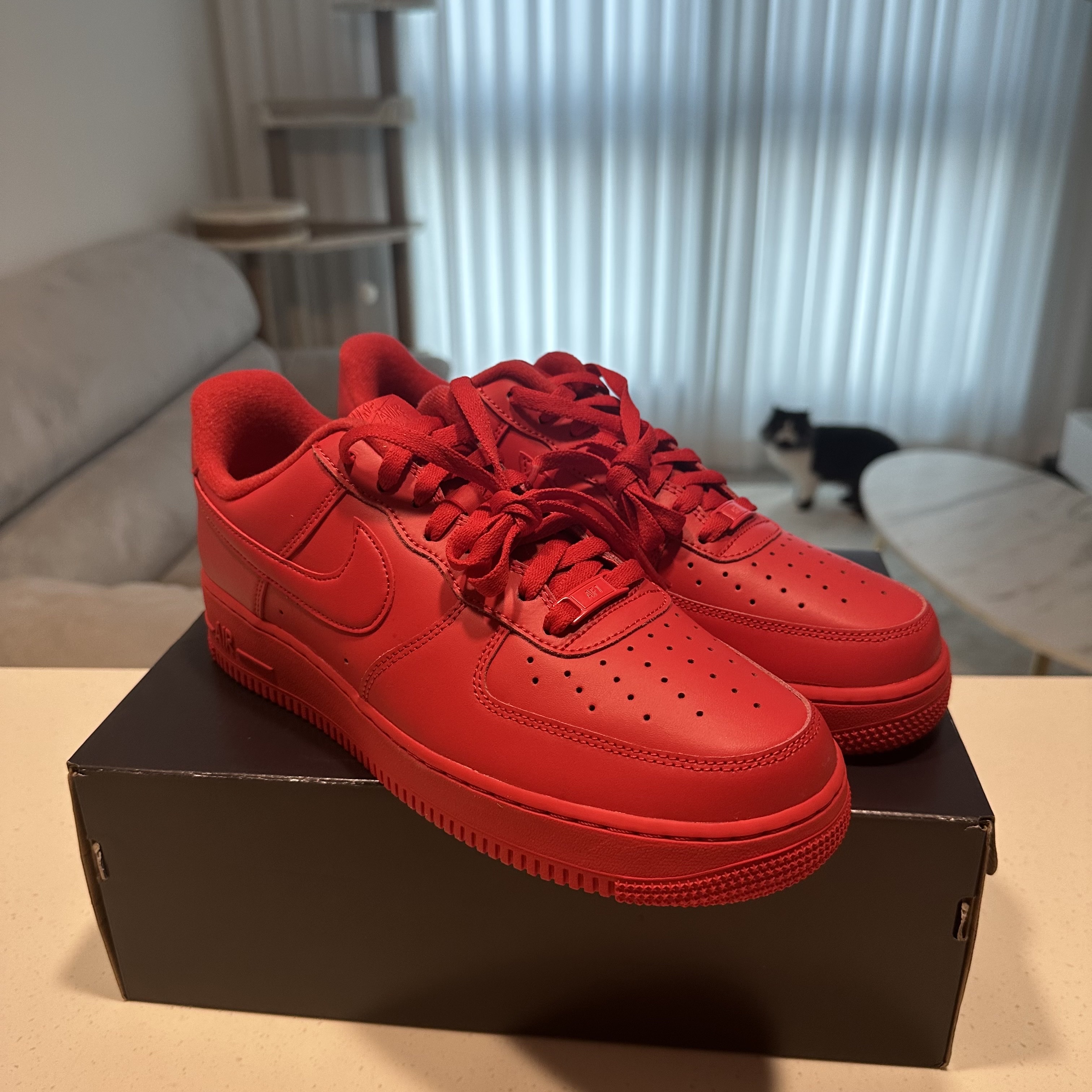 Nike Air Force 1 '07 LV8 Low 1 Triple Red 착용 스타일