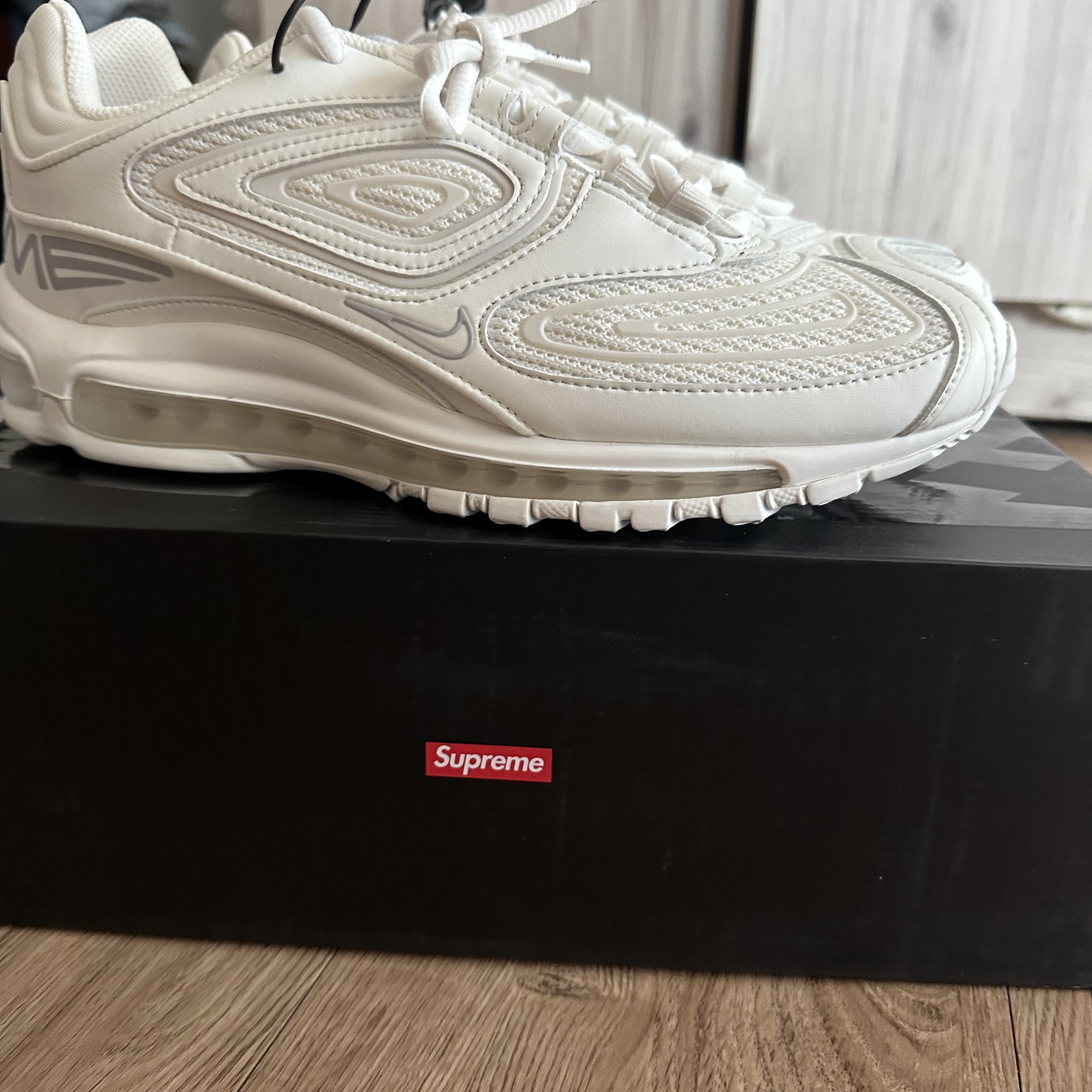 Nike x Supreme Air Max 98 TL White 착용 스타일